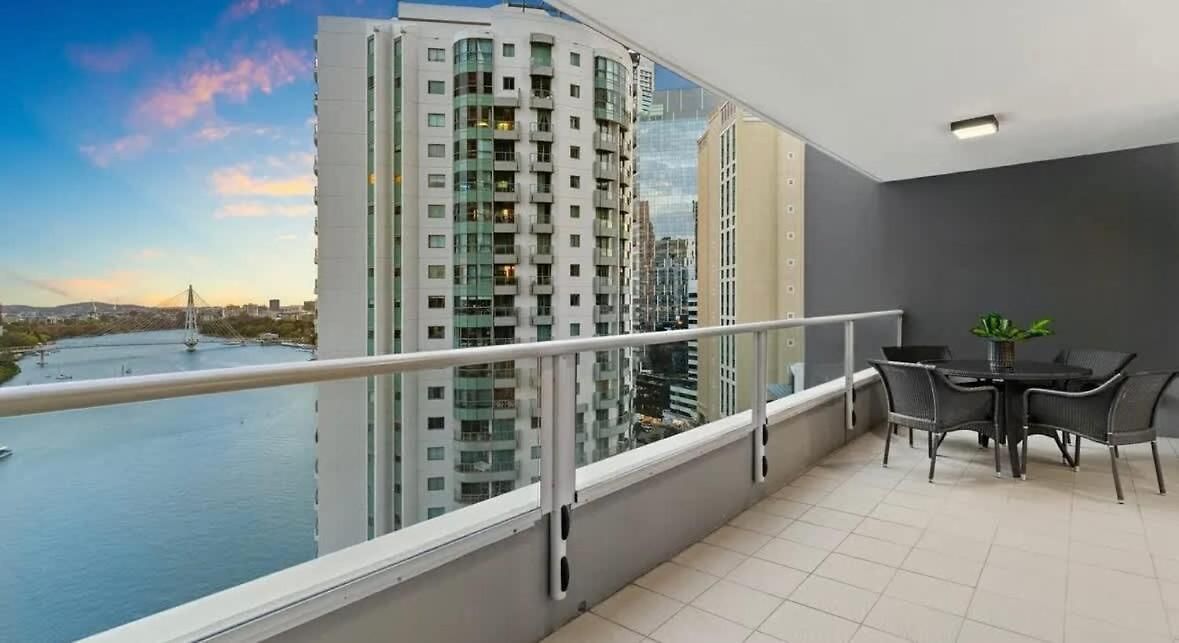 Apartment Skyline Escape - 3 Bedroom With River Views Brisbane
