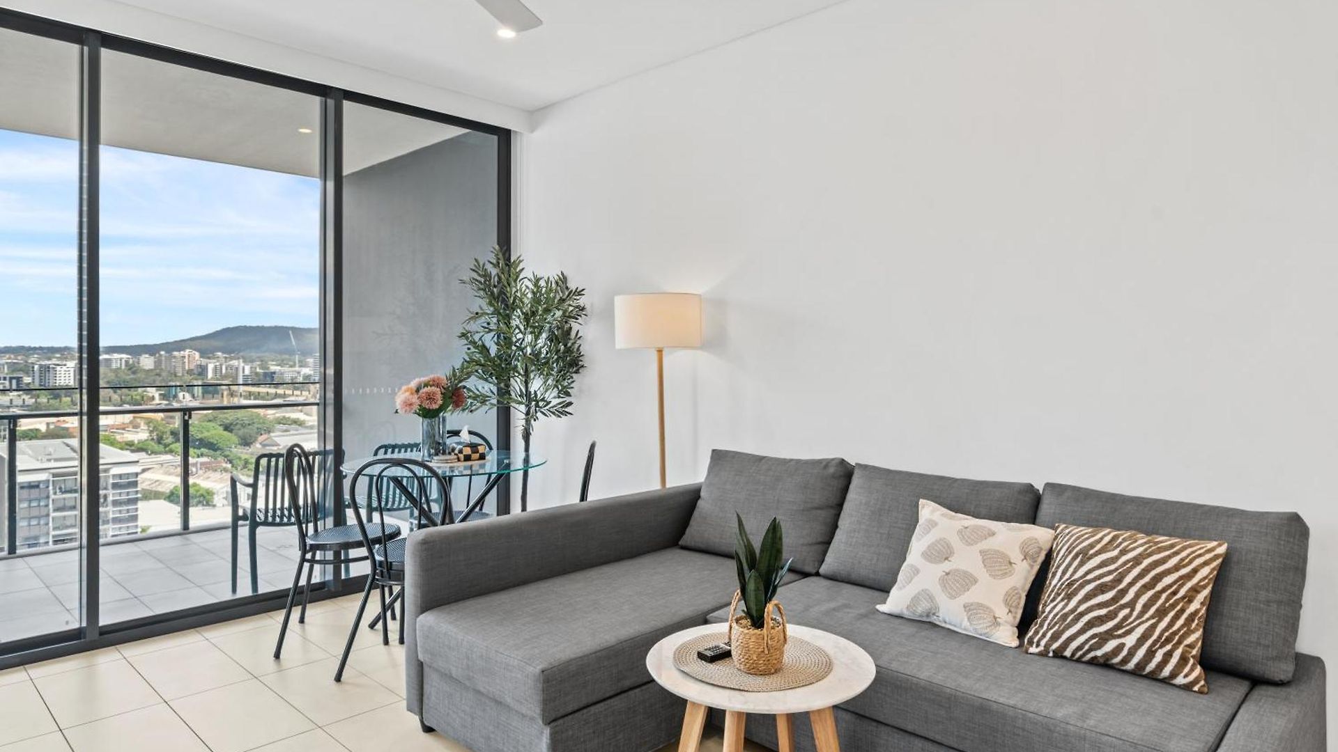 The Cityscape Pad With 2br, 3-bed & Free Parking Brisbane