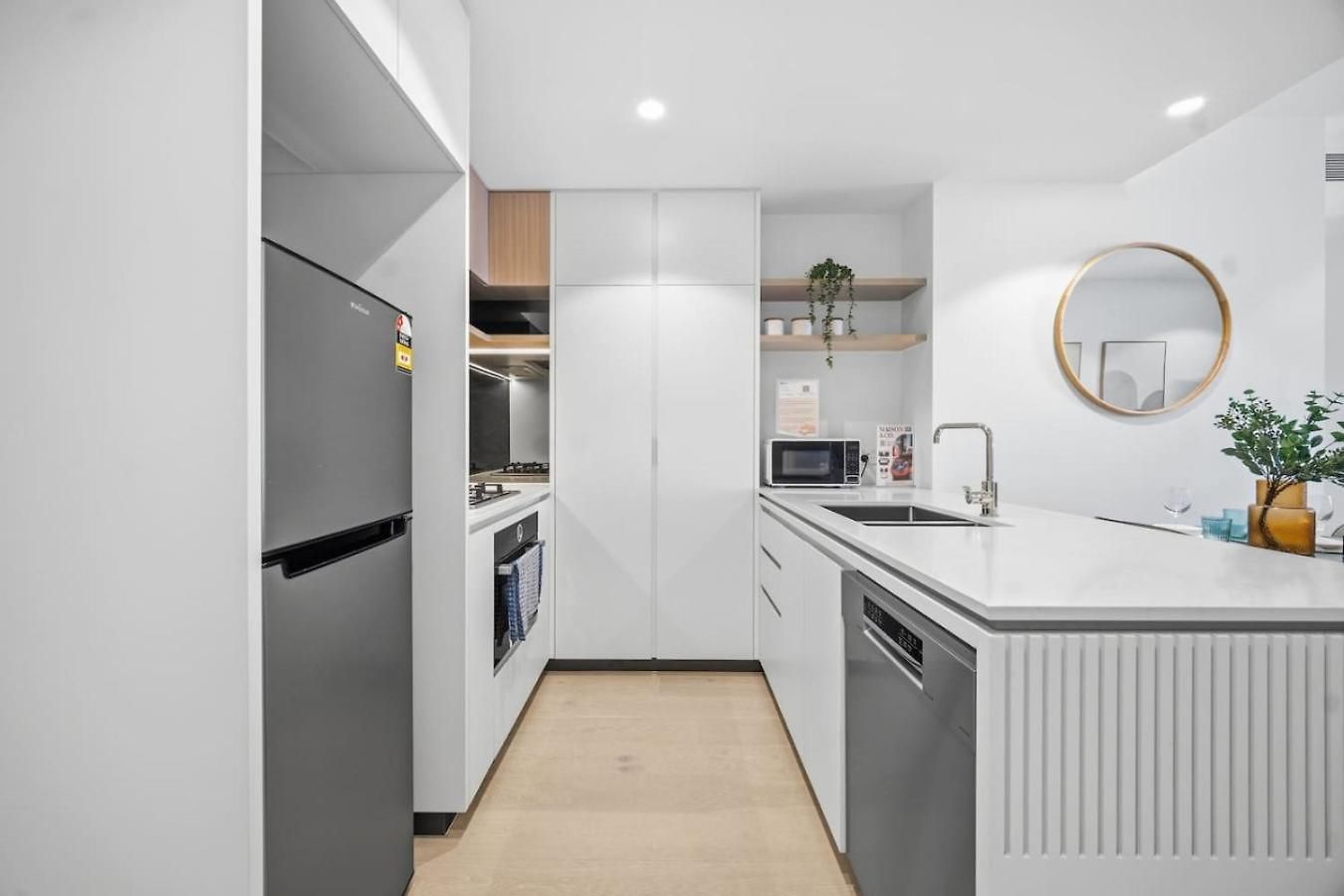 Iconic Queens Wharf 2br Prime Cbd Location Apartment Brisbane