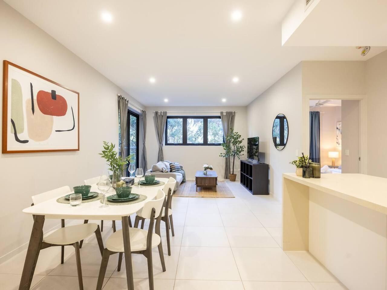 Apartment Modern 2br Ducted Ac Parking And Great Location