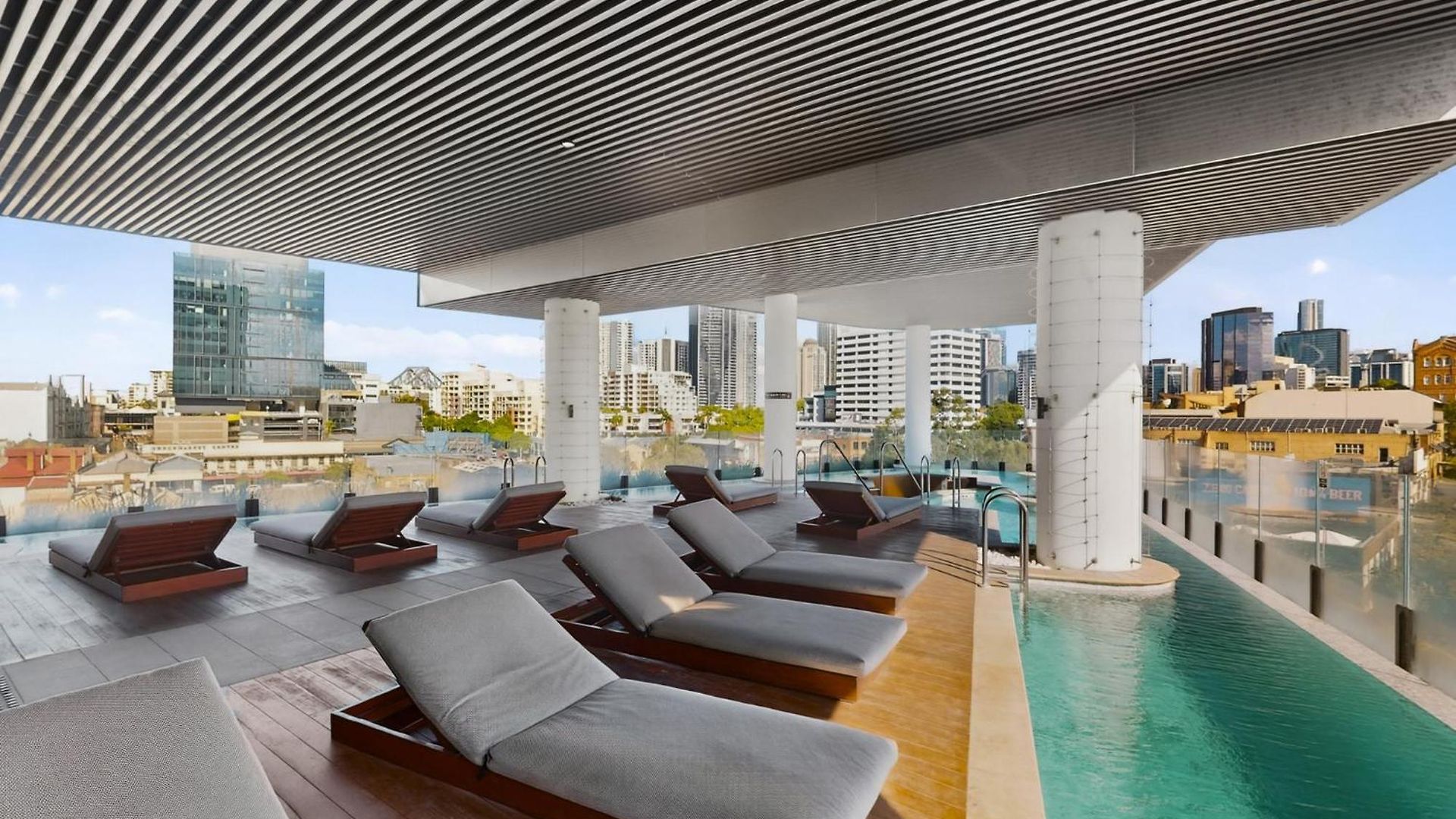 Alfred Street Retreat 2br Parking Pool & Gym Apartment