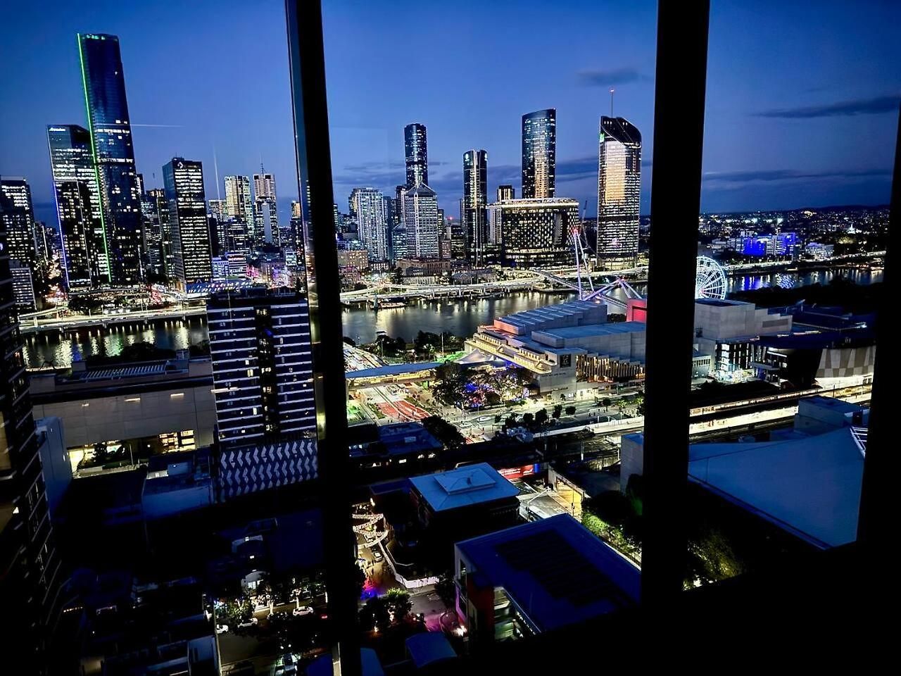 Apartment 27fl River & Views + Balcony, Pool & Parking - *