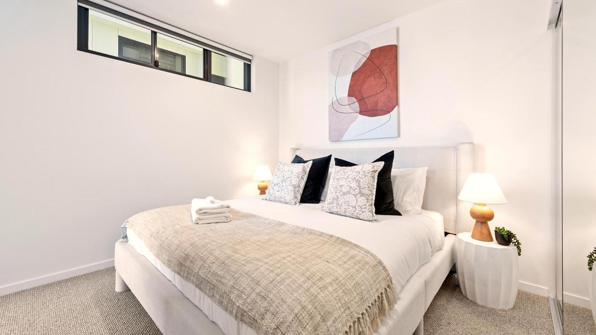 Ivy & Eve - 2br - Pool - Balcony - Parking Apartment *