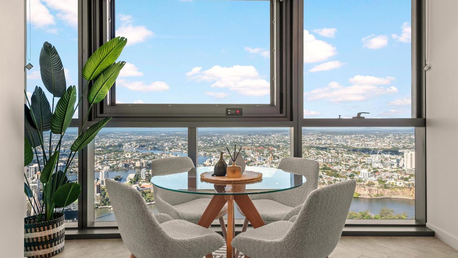Queen's Wharf 1br With View, Pool And Free Parking Apartment *