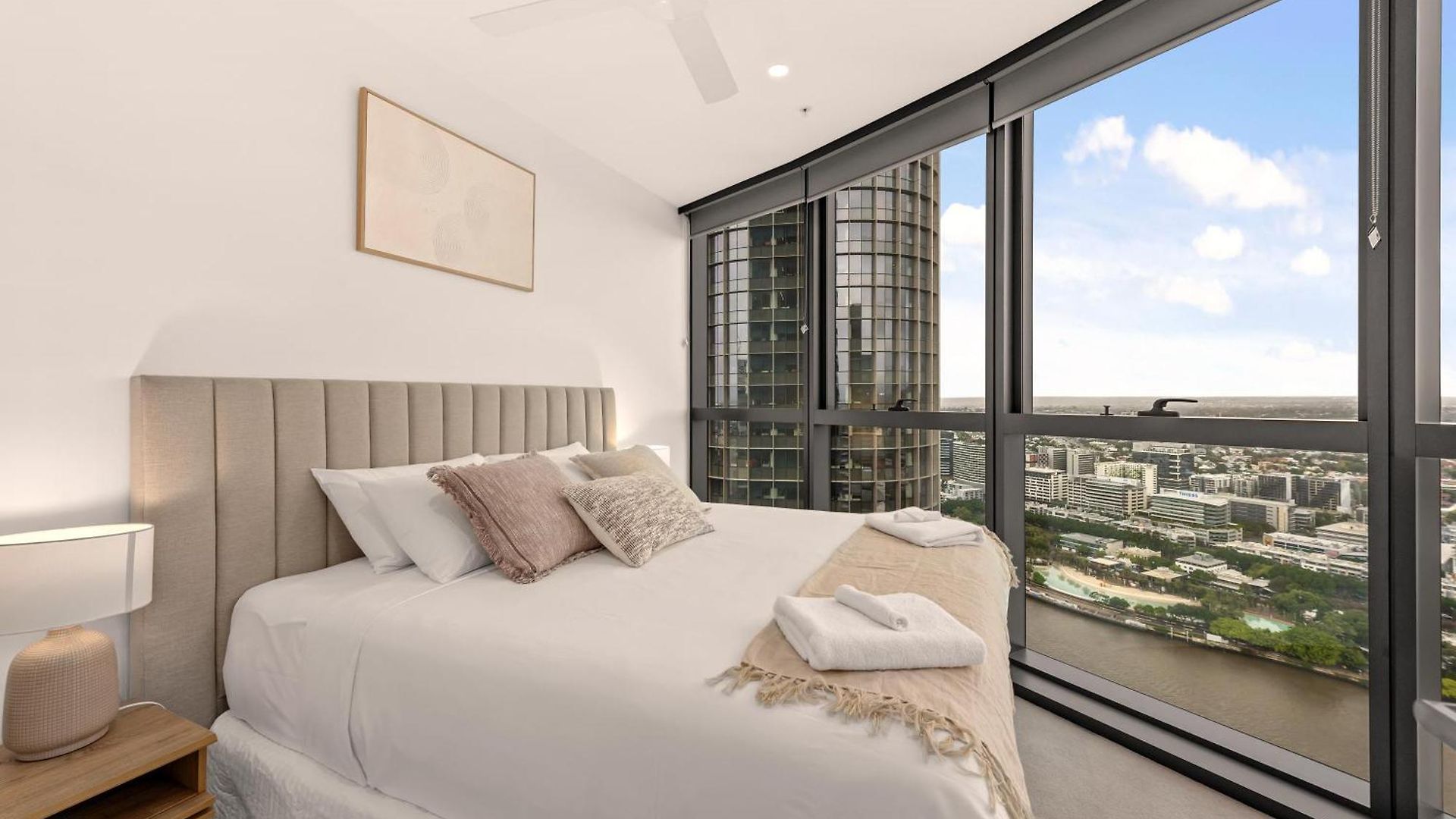 Queen's Wharf | River Views, Pool & Free Parking Apartment