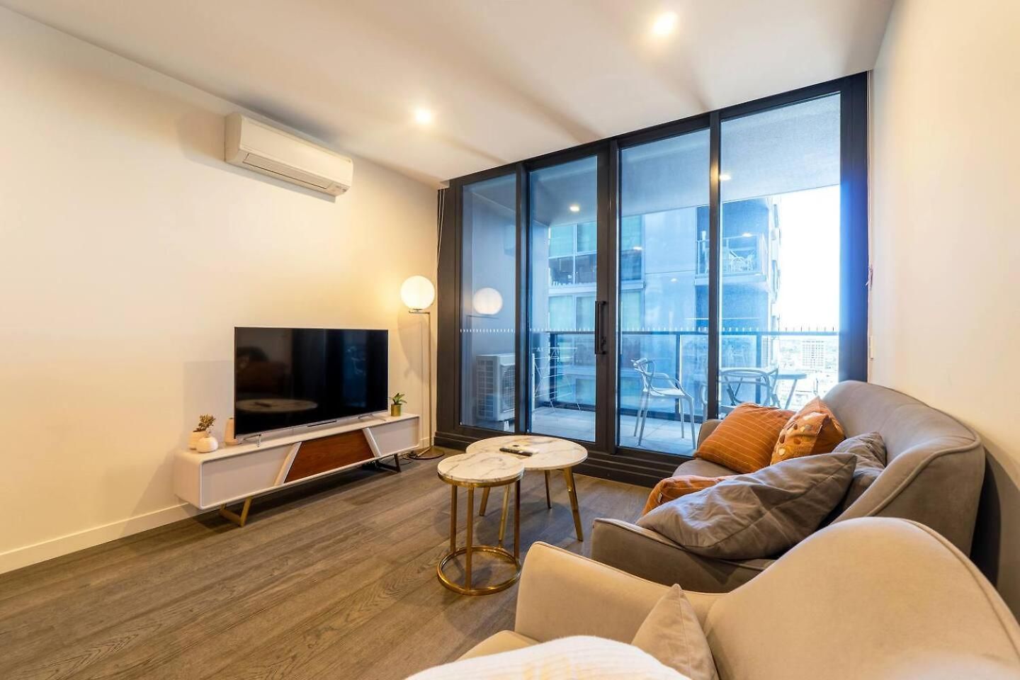 The Valley Edit | Designer Stay, Carpark + Pool - Brisbane