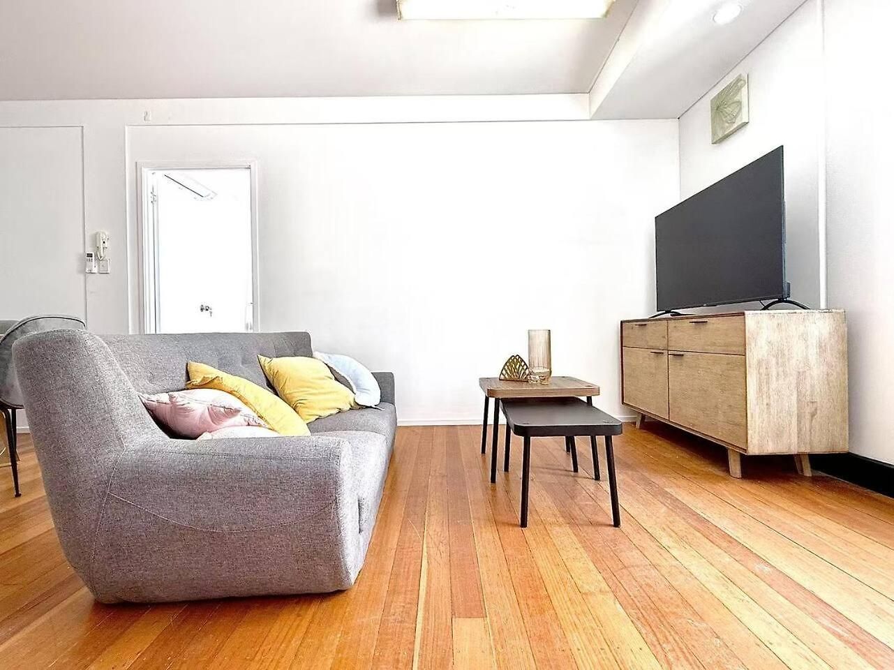 Apartment 5 Bedrooms, 10 Guests - Family & Group Getaway