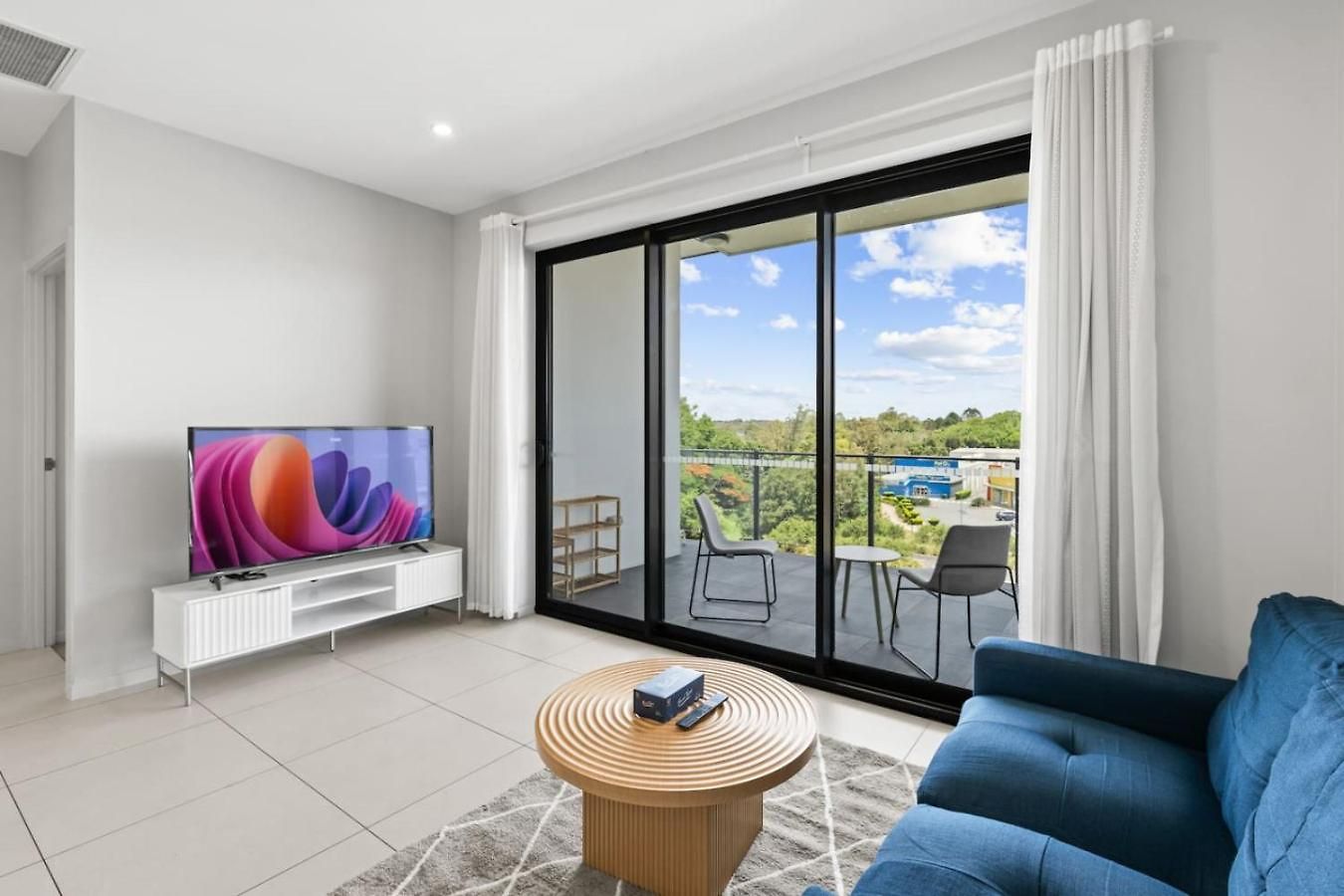 2bedroom Balcony Close To The *