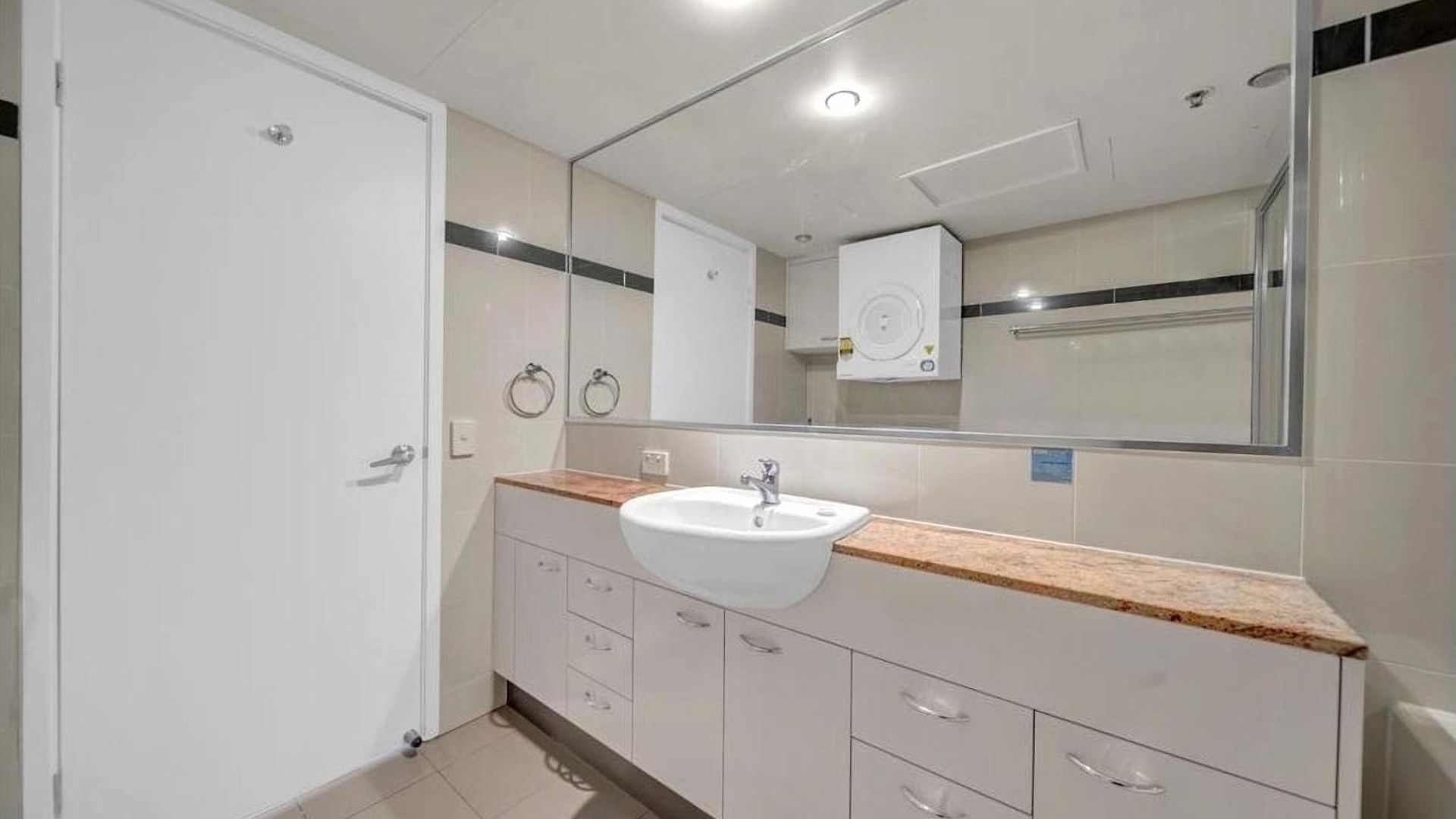 Sleeps 4 People - Centre - 100m To New Casino