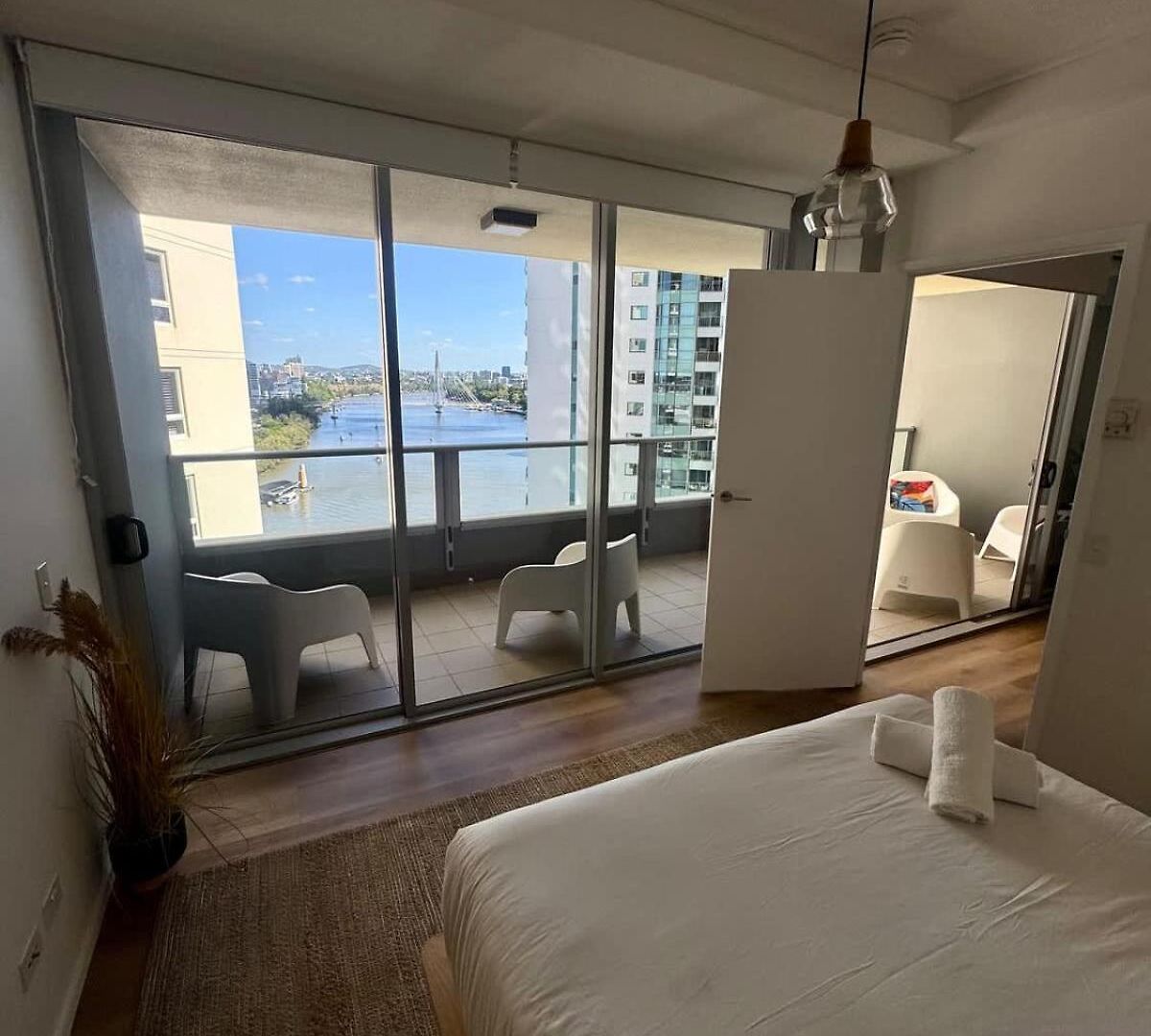 Skyline Escape - 3 Bedroom With River Views * Brisbane