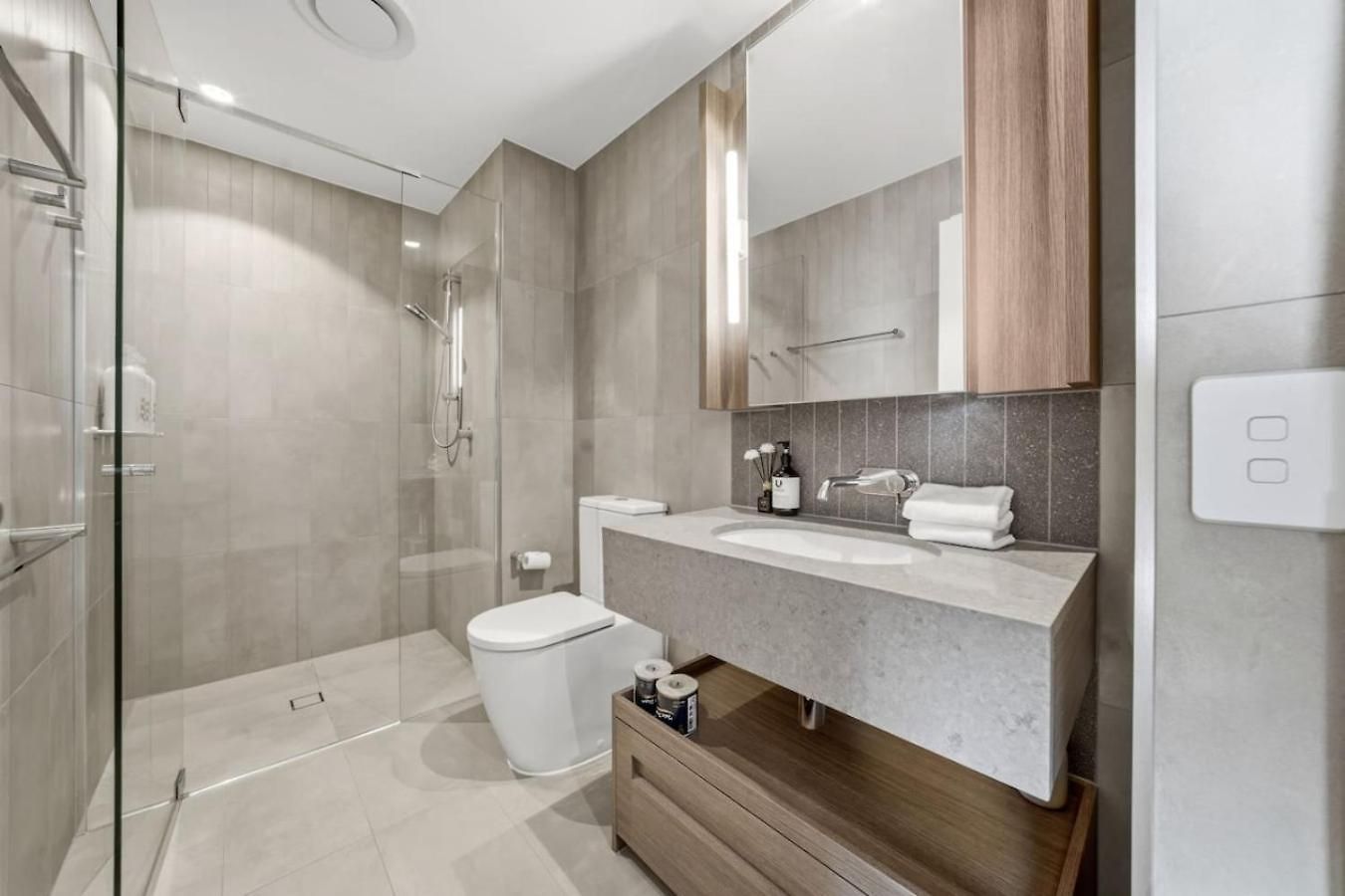 Level 43 Sweeping Skyline Luxury Designer 1br Brisbane
