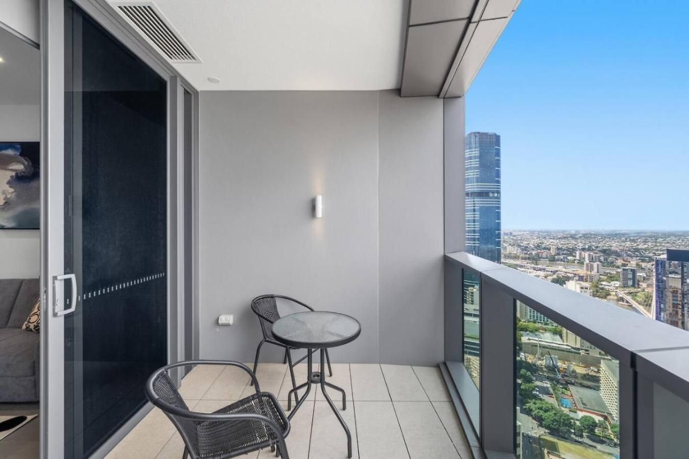 Apartment Level 43 Sweeping Skyline Luxury Designer 1br *
