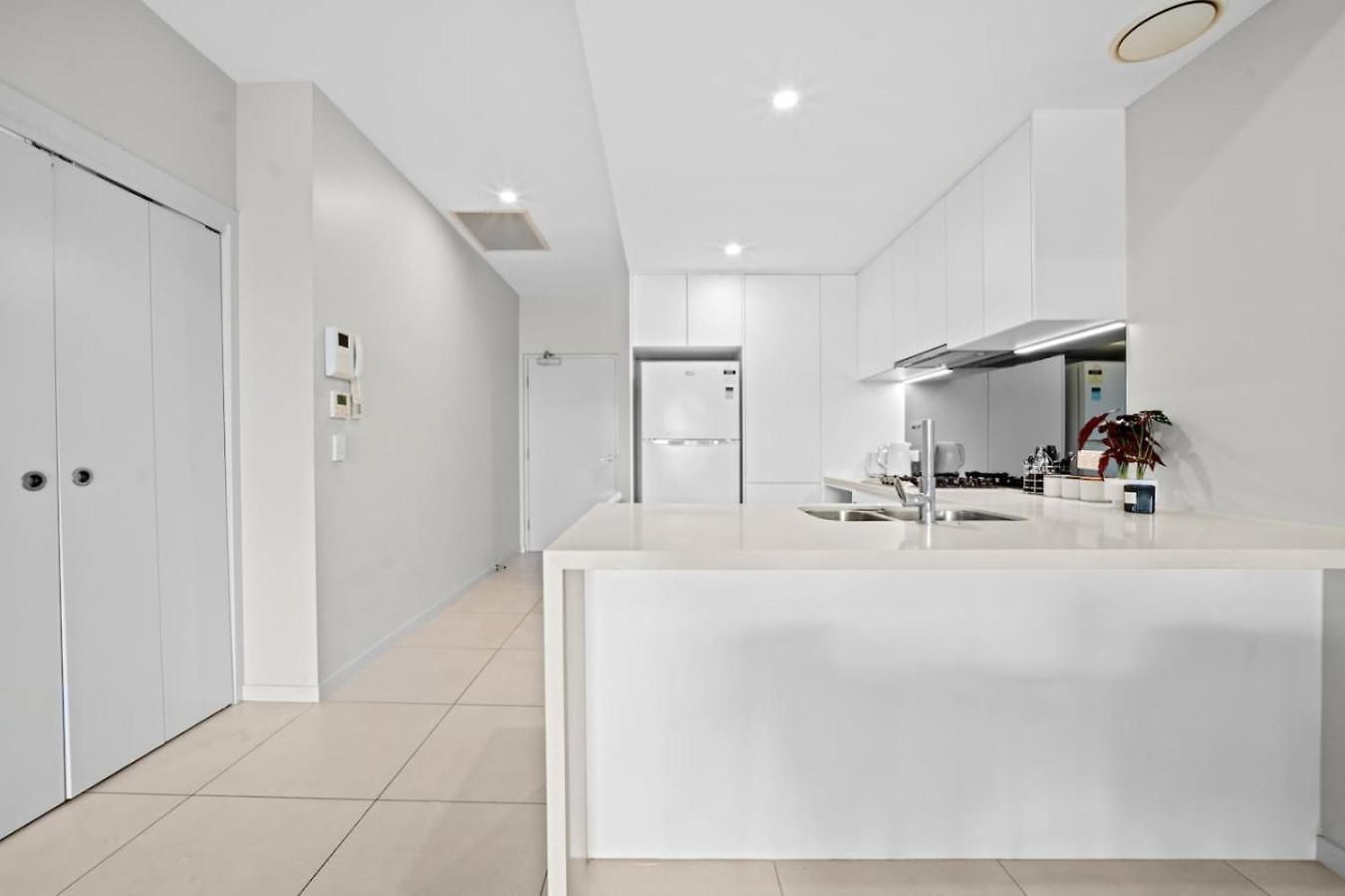2br Near Sunnybank Plaza And Market Square *