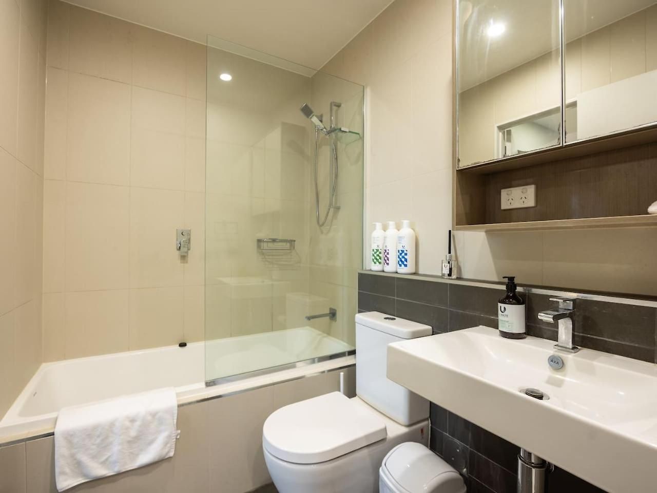 Apartment Xl Balcony Stylish 2br Parking Near Food And Shops *