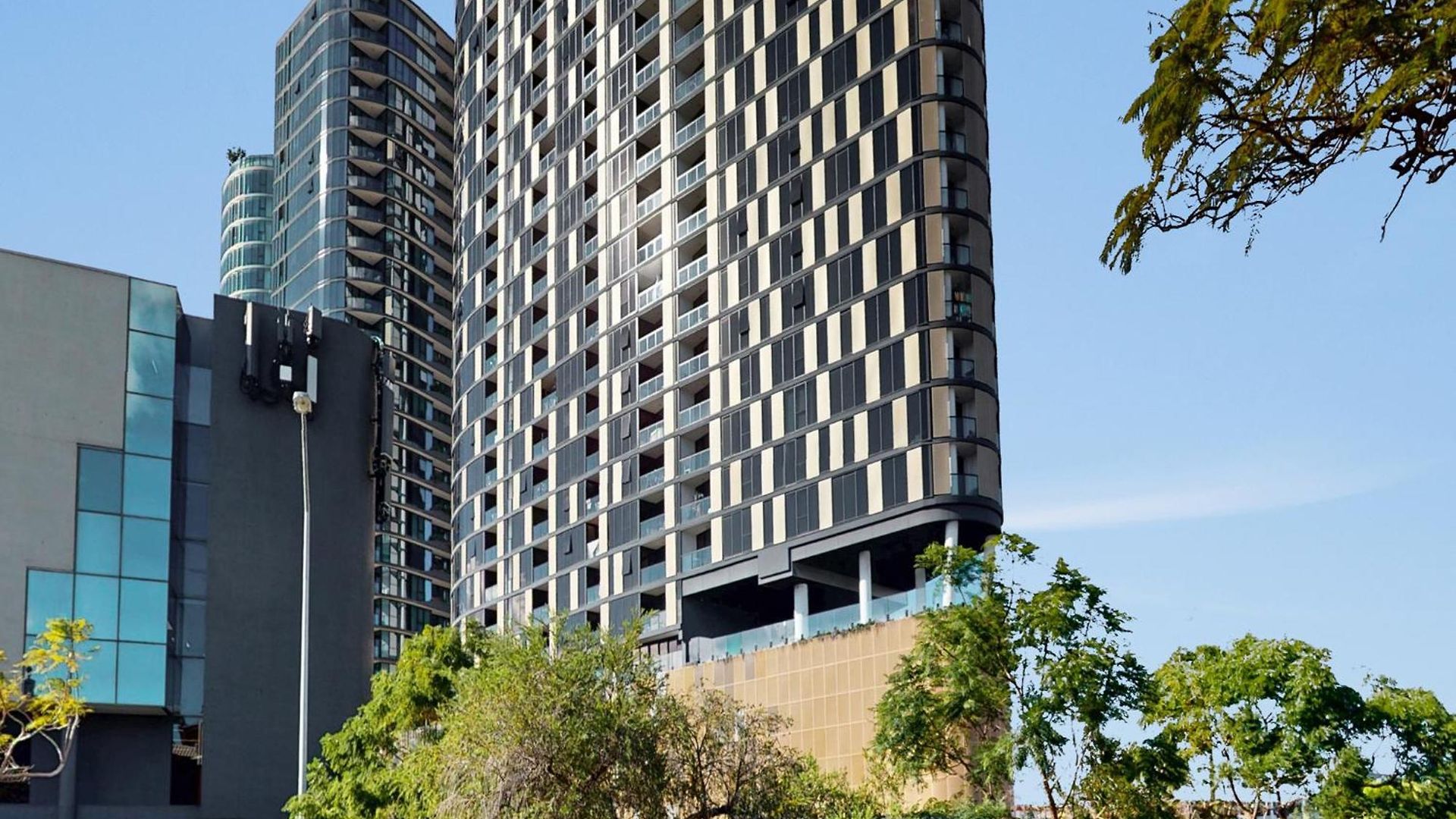 Alfred Street Retreat 2br Parking Pool & Gym Apartment Brisbane
