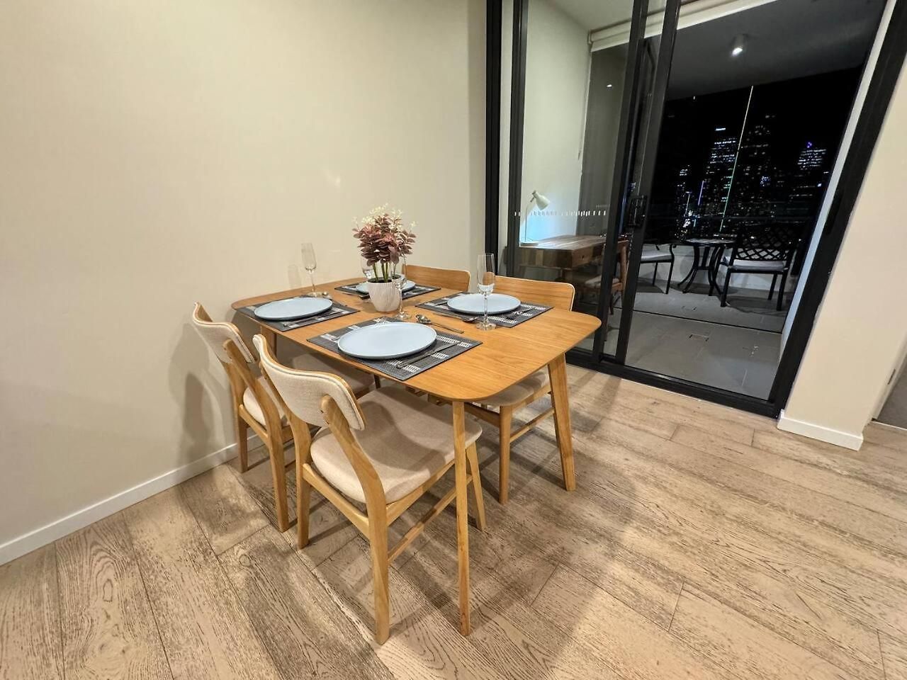 Apartment 27fl River & Views + Balcony, Pool & Parking - *
