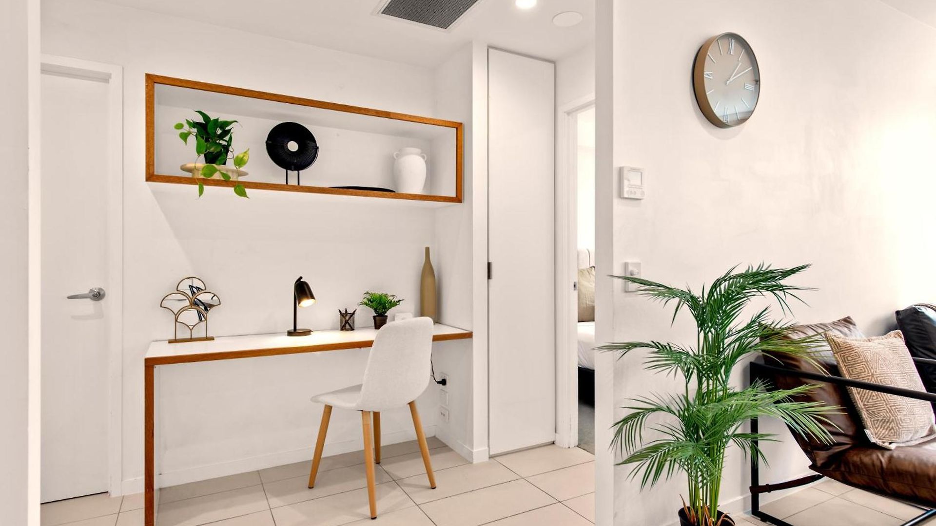 The Plaza |2 Bed • Bright & Comfy • Pool • Parking Apartment Brisbane