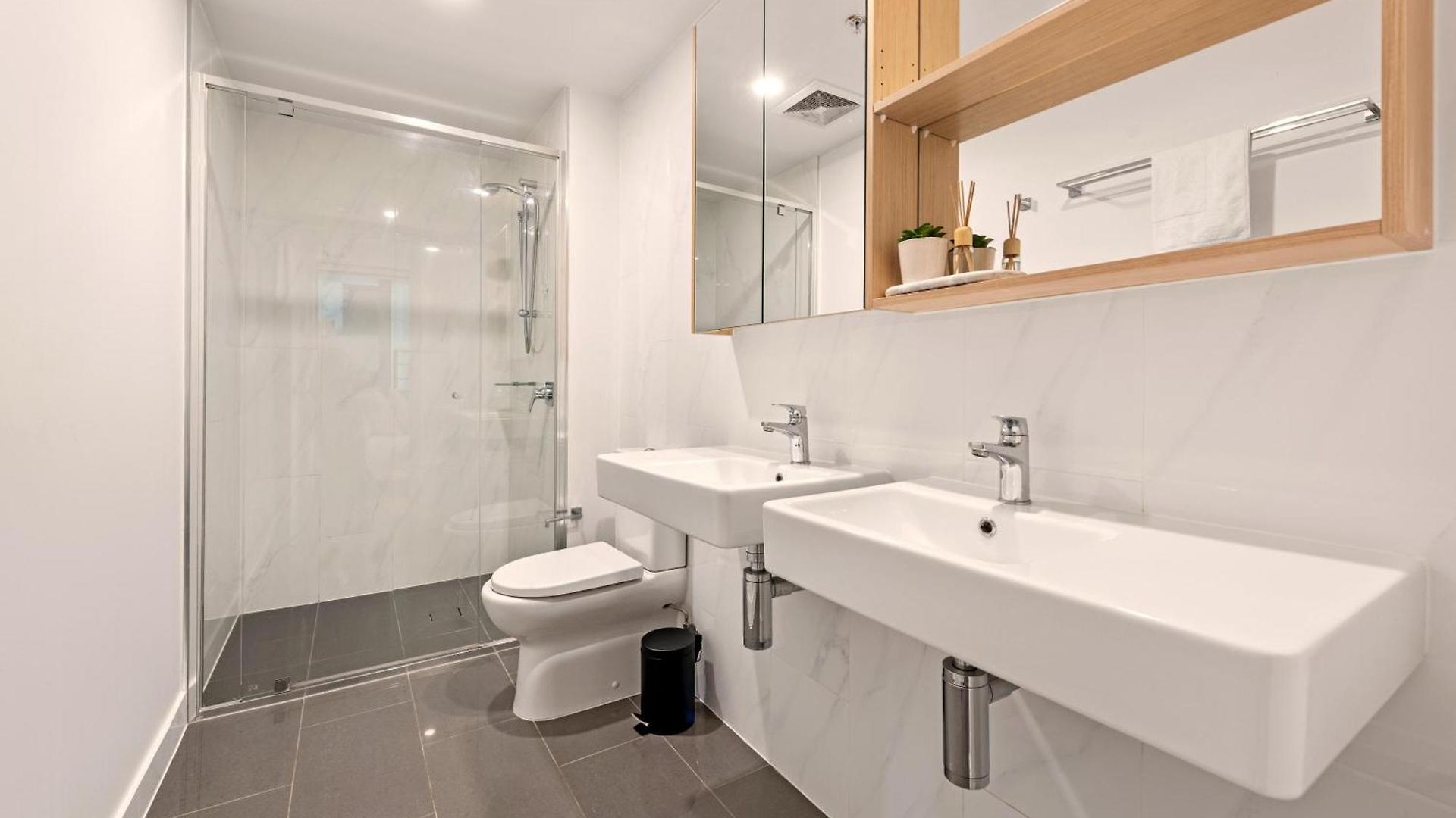 Ivy & Eve - 2br - Pool - Balcony - Parking * Brisbane
