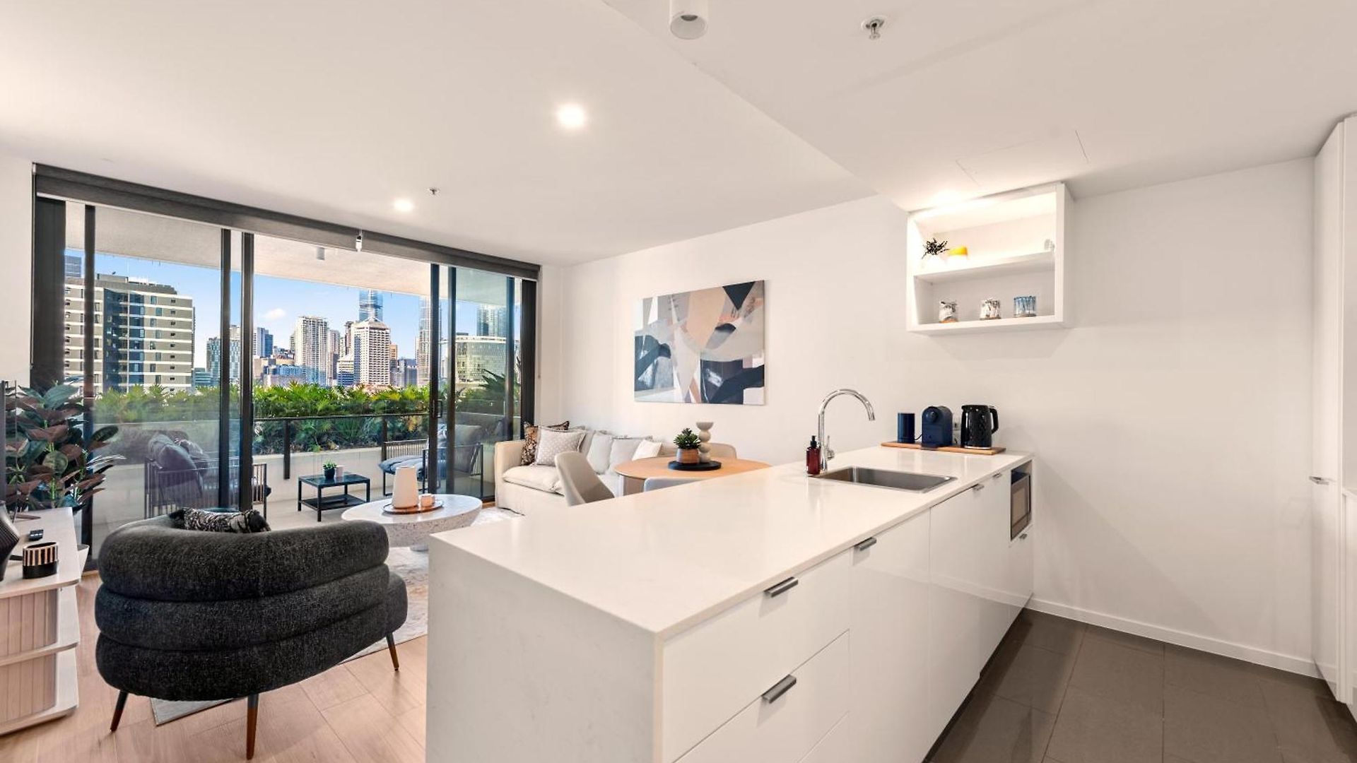 Ivy & Eve - 2br - Pool - Balcony - Parking *
