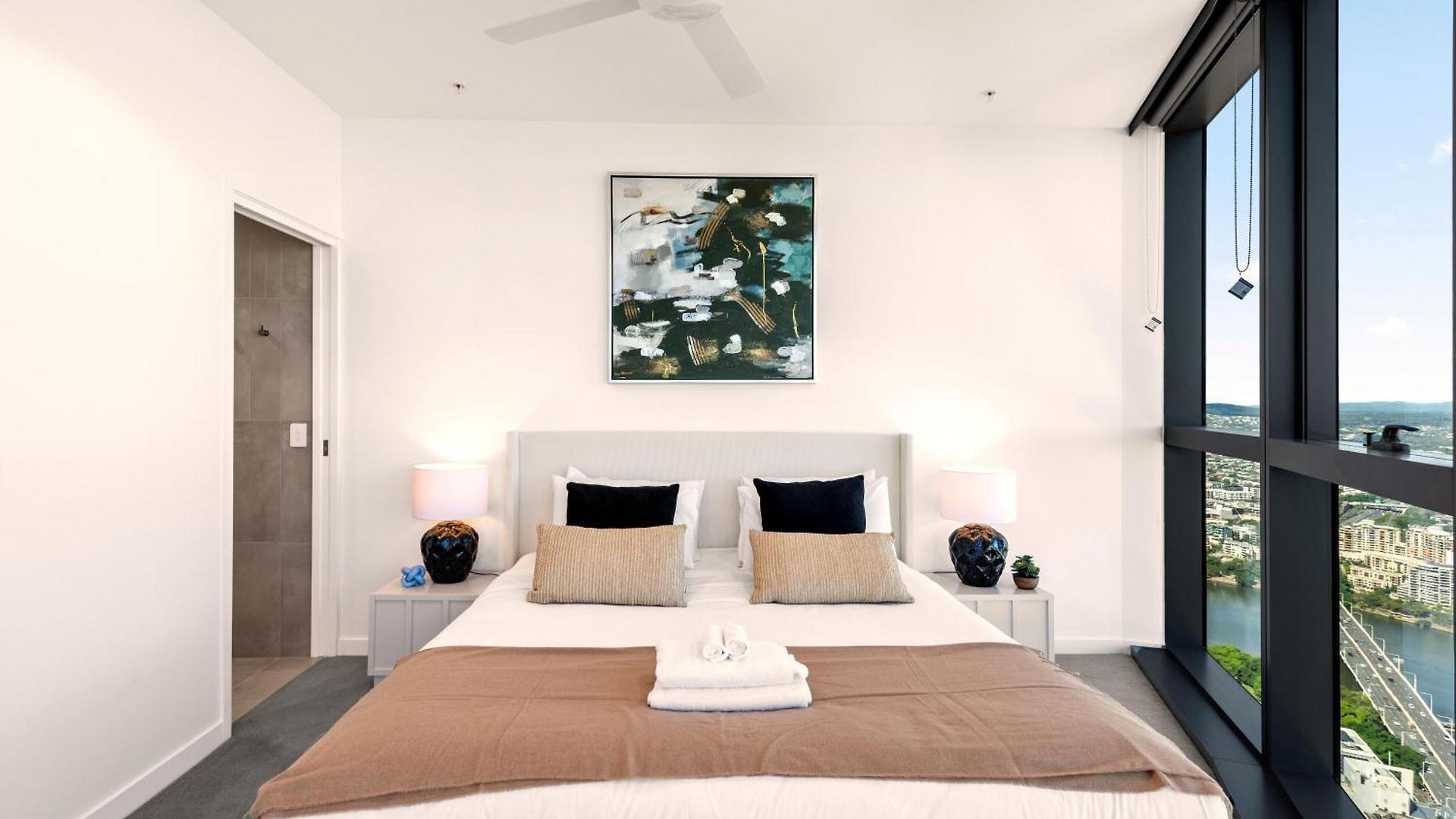 Queens Wharf | Lavish Gem, Majestic View, Parking! Apartment