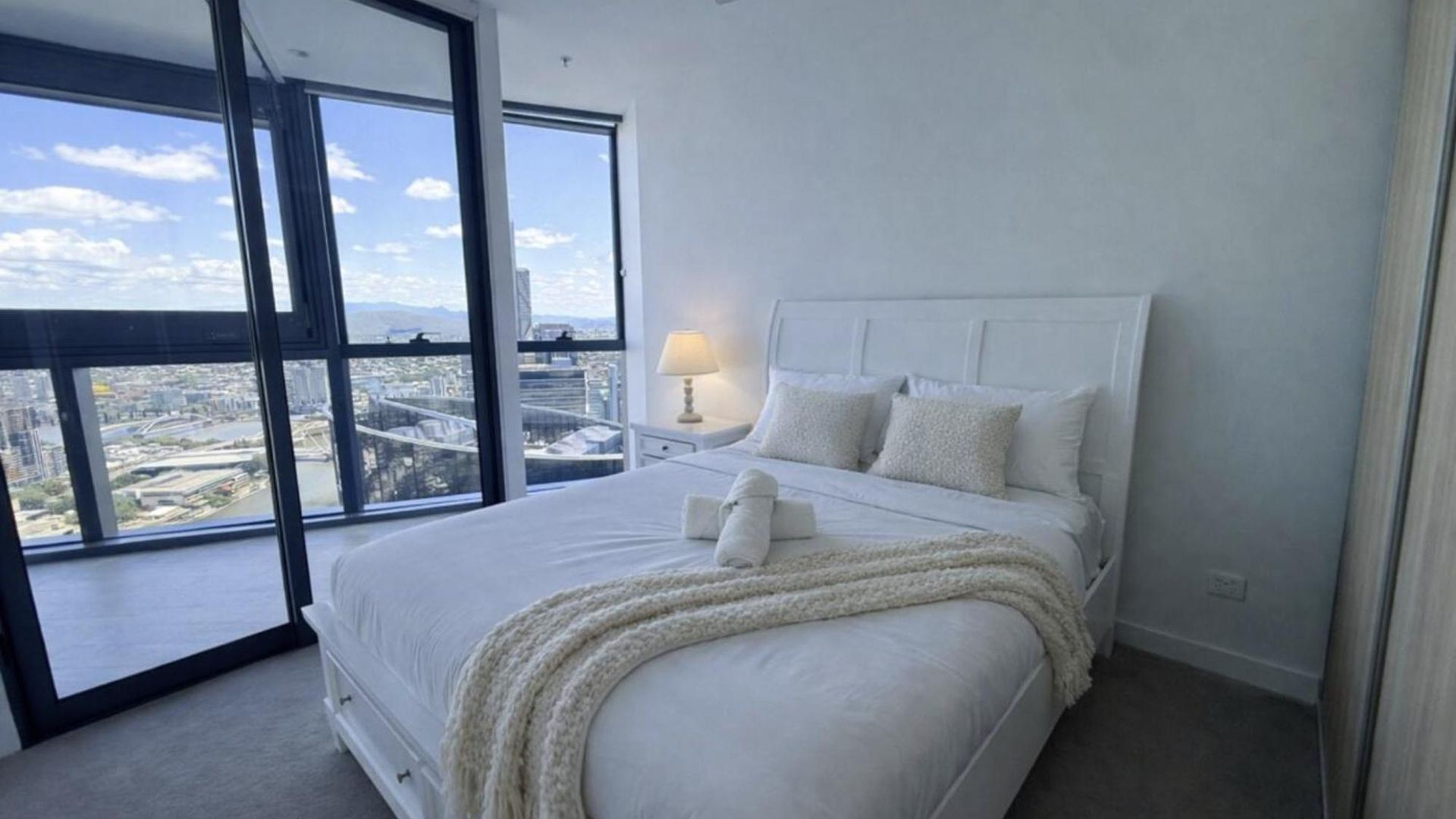 Crown's Jewel - Lv 53 Riverview Luxe On Qwr Apartment