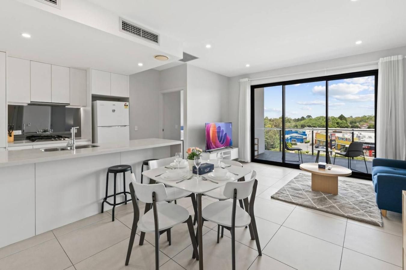2bedroom Balcony Close To The Apartment