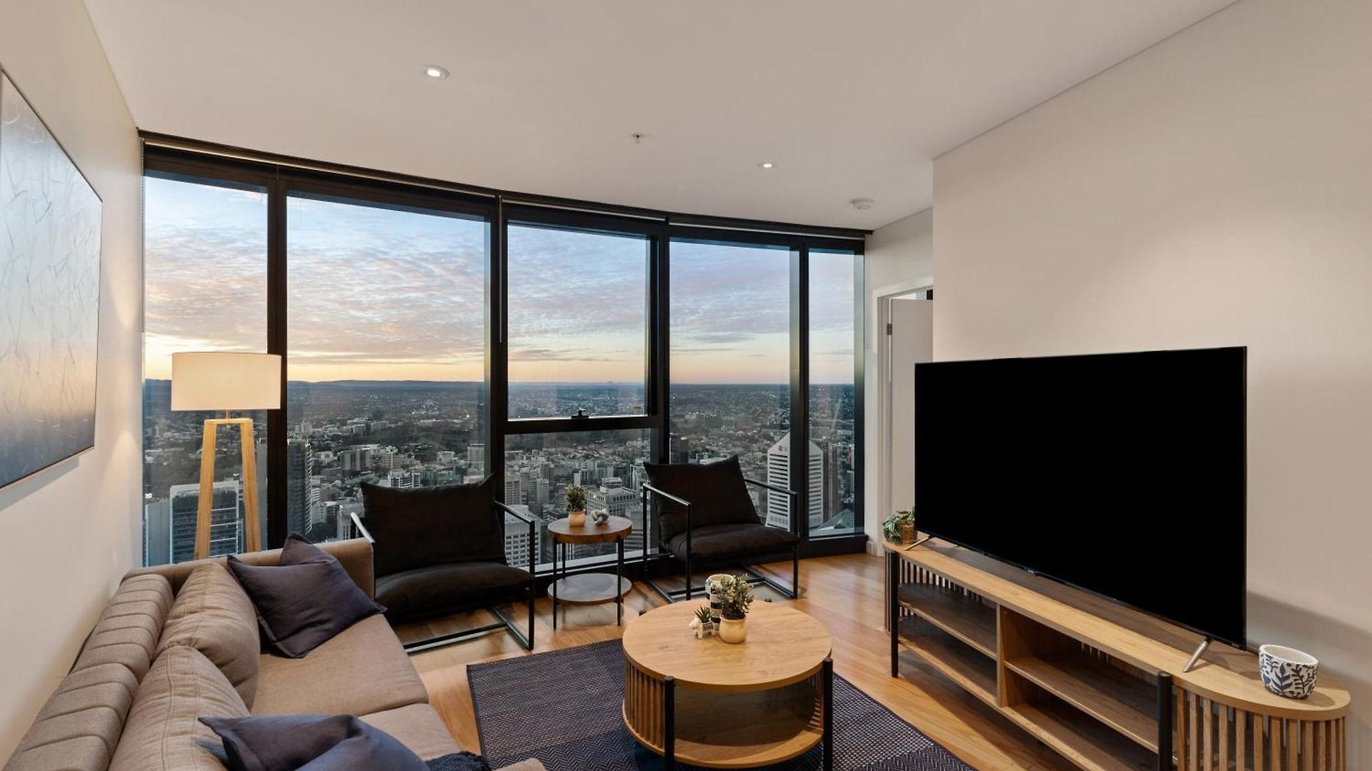 Apartment Skytower 72nd Floor 3br With Parking, Pool And Gym Brisbane