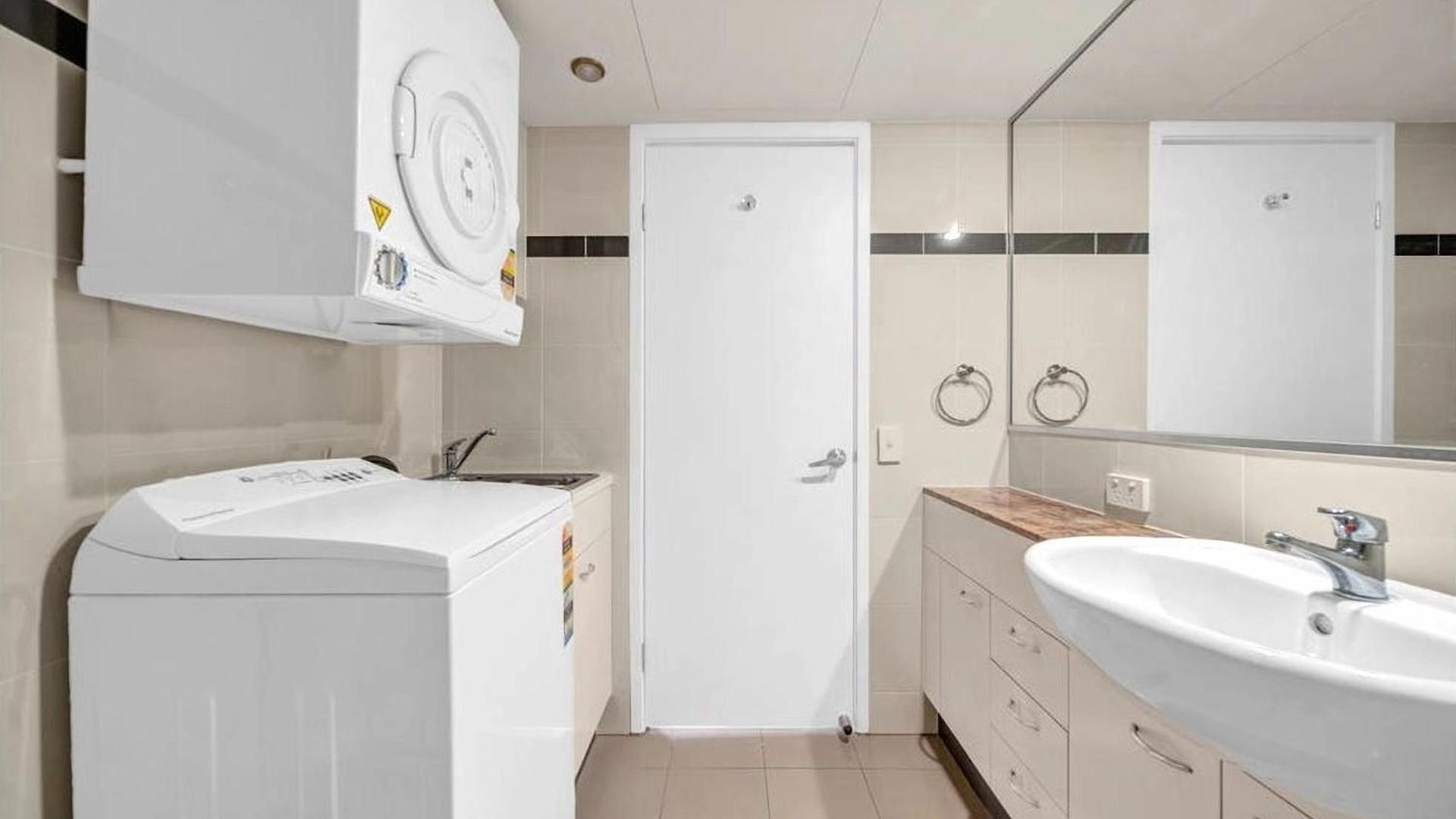 Sleeps 4 People - Centre - 100m To New Casino *
