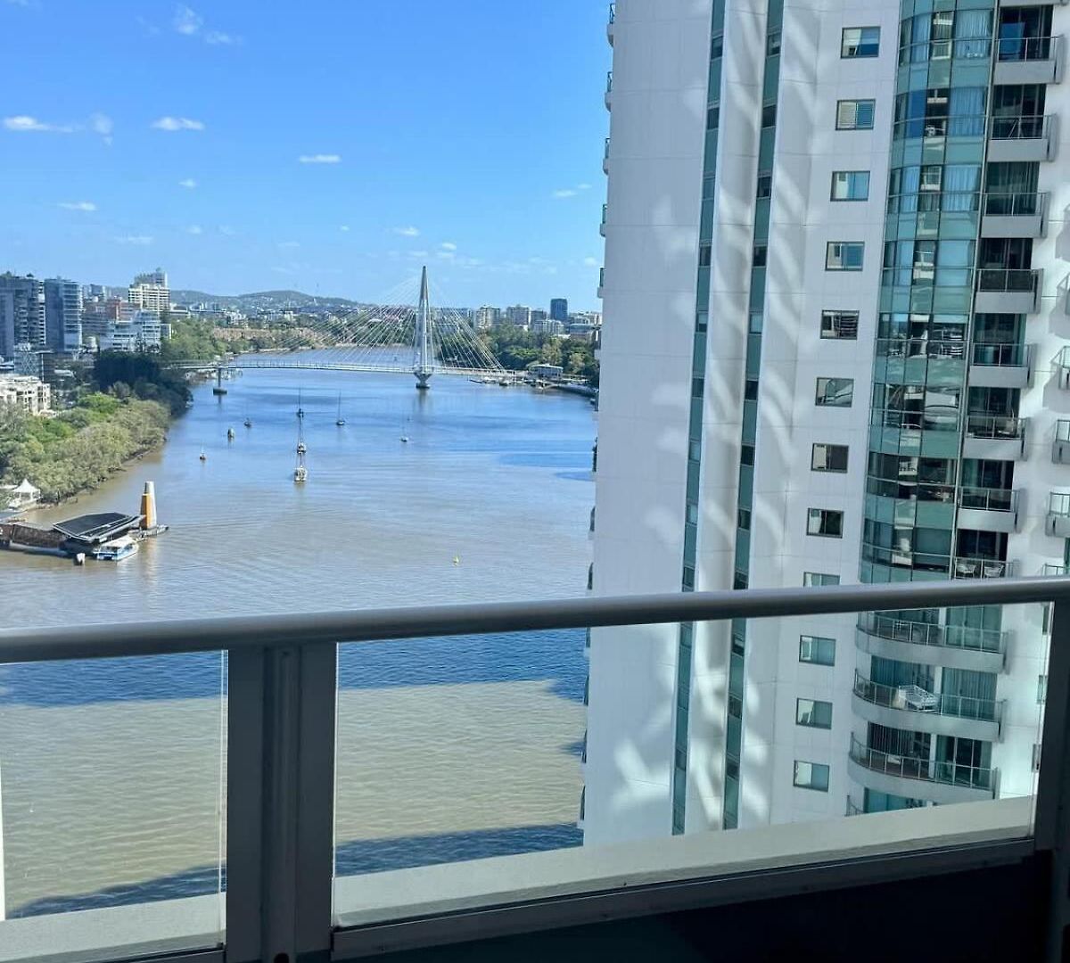 Skyline Escape - 3 Bedroom With River Views *