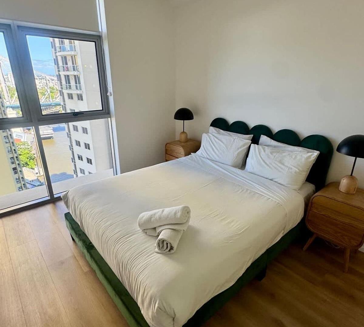 Skyline Escape - 3 Bedroom With River Views Apartment Brisbane