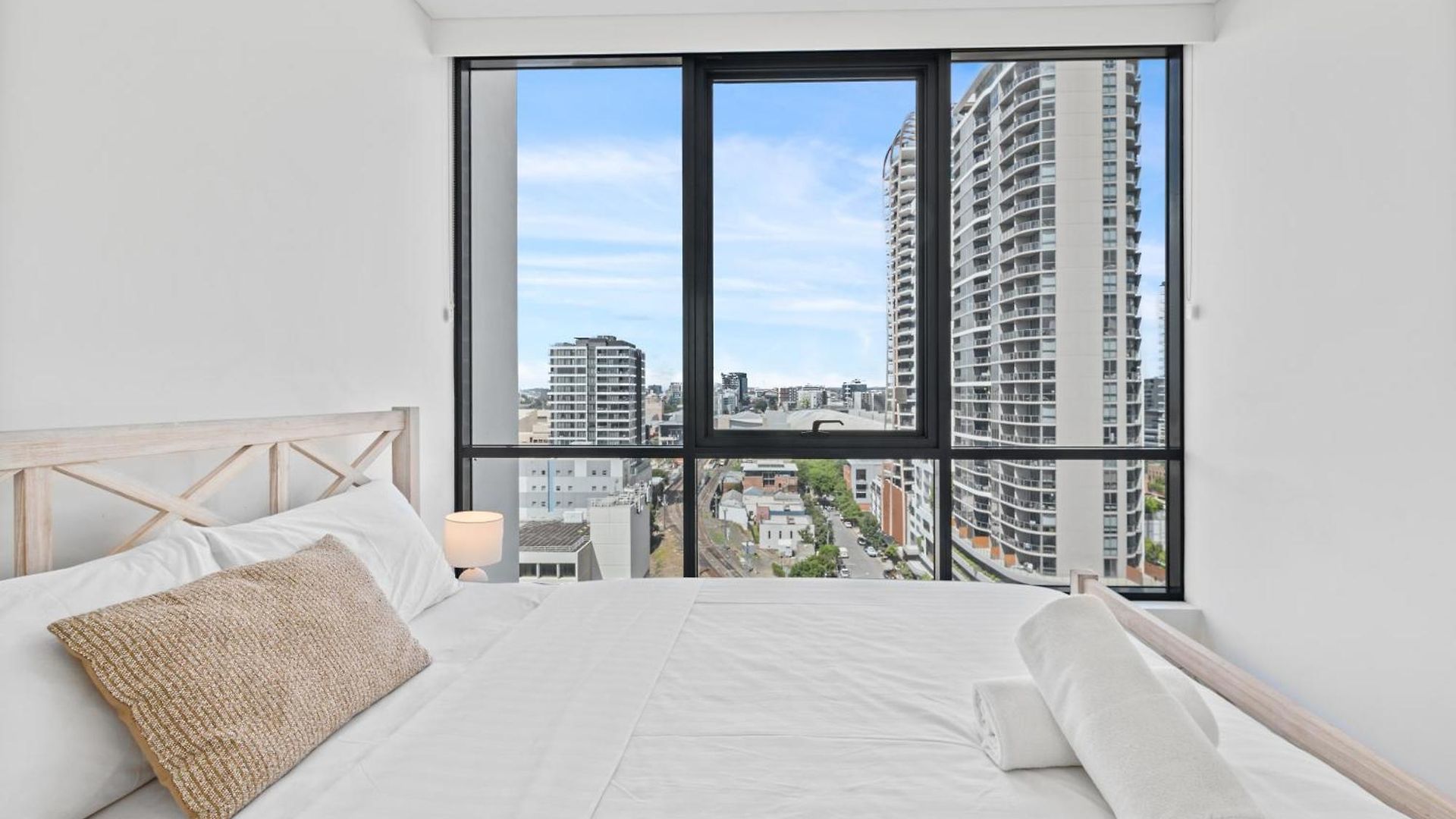The Cityscape Pad With 2br, 3-bed & Free Parking Apartment Brisbane