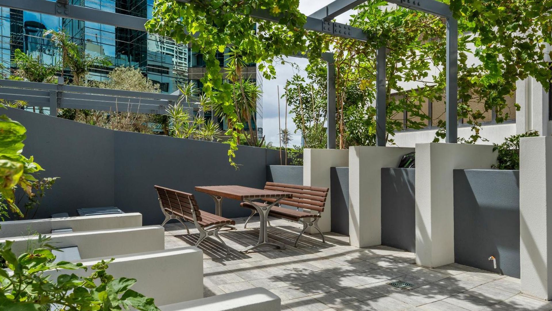 Bridge Views - Sleeps 8 - Cbd - Pool, Gym & Parking Apartment *