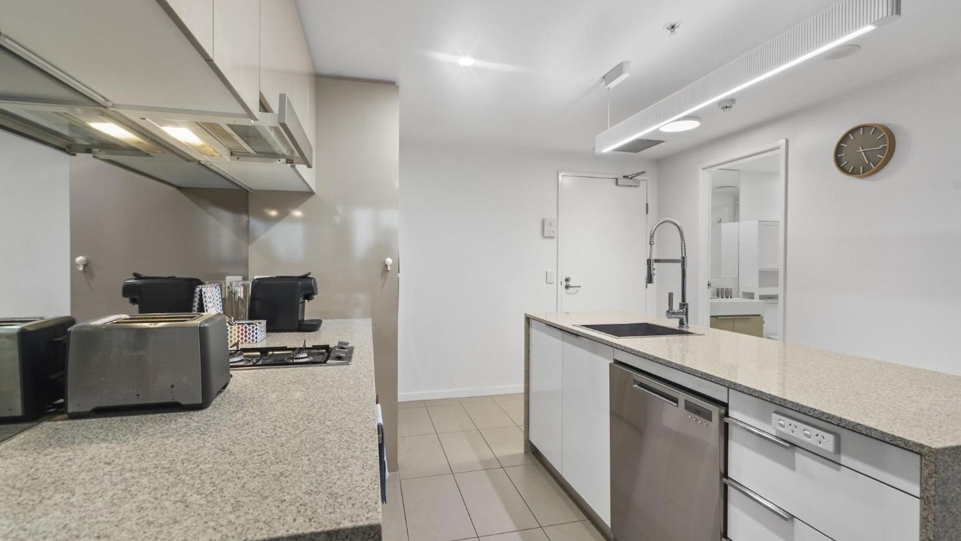 Apartment Hamilton Riverview With Balcony & Pool