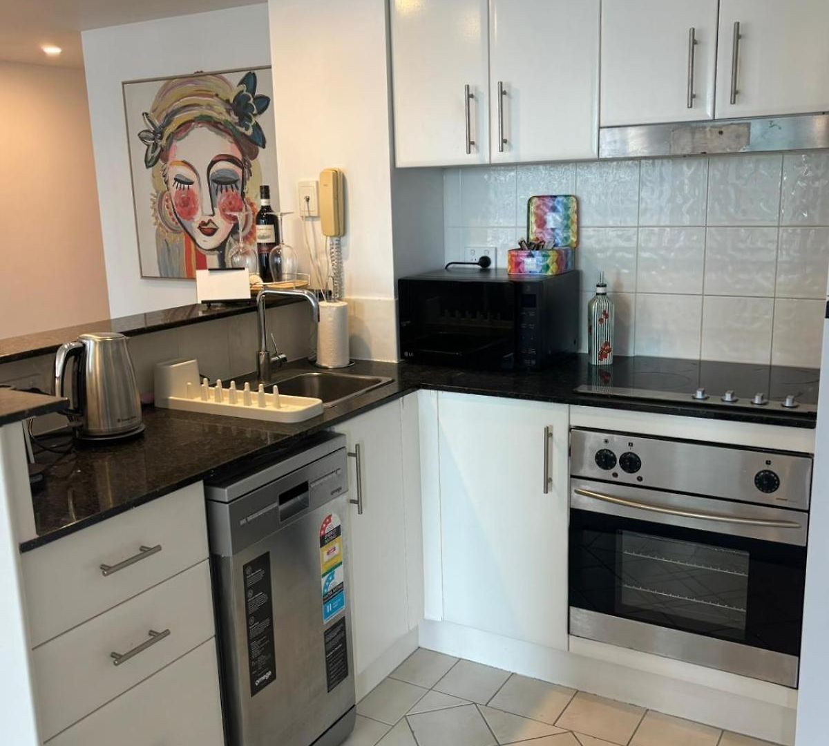 Inviting Family 2br | Cbd | Pool & Gym Apartment