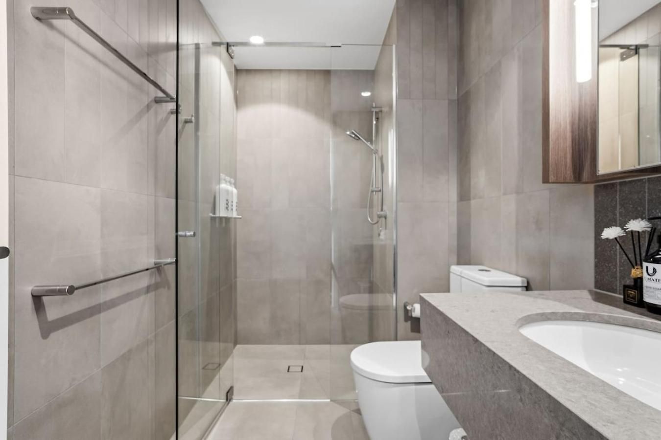 Apartment Level 43 Sweeping Skyline Luxury Designer 1br *
