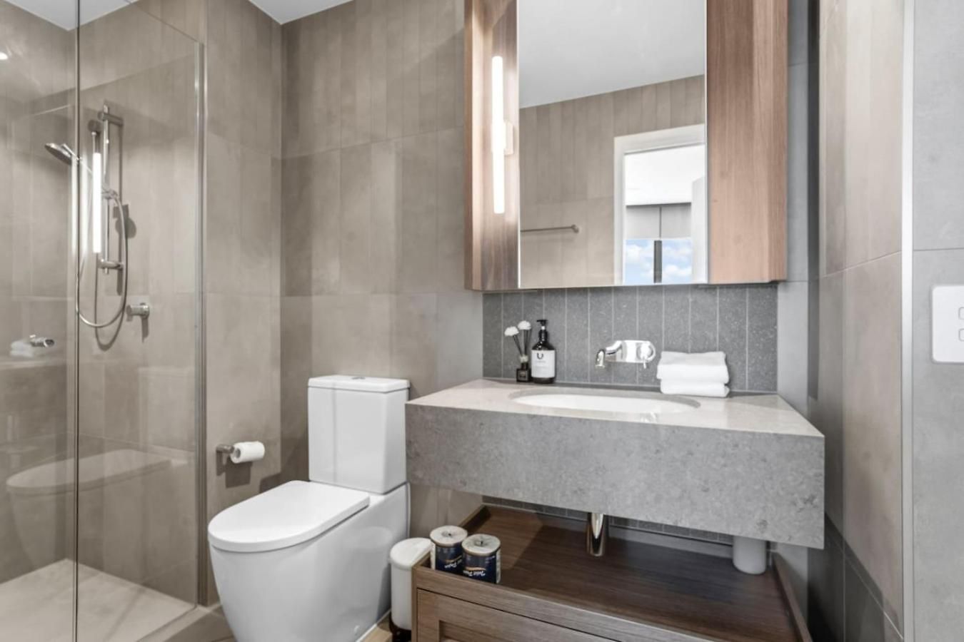 Apartment Level 43 Sweeping Skyline Luxury Designer 1br Brisbane