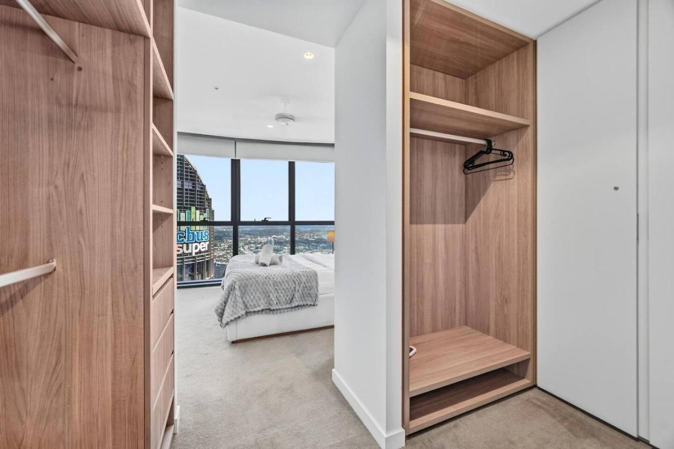 Luxury 54f Skyline Iconic Queens Wharf 1br Brisbane