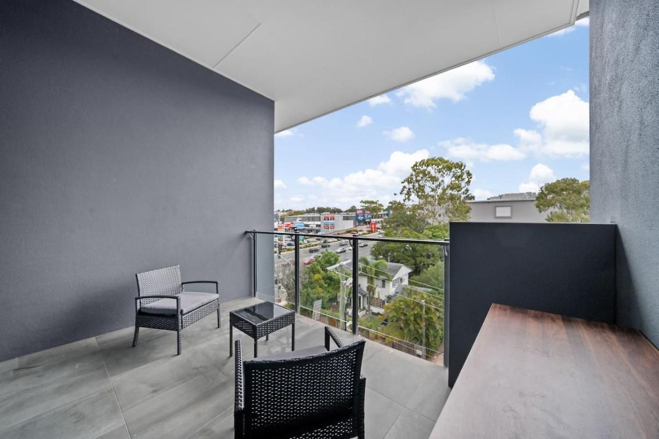 2br Near Sunnybank Plaza And Market Square *
