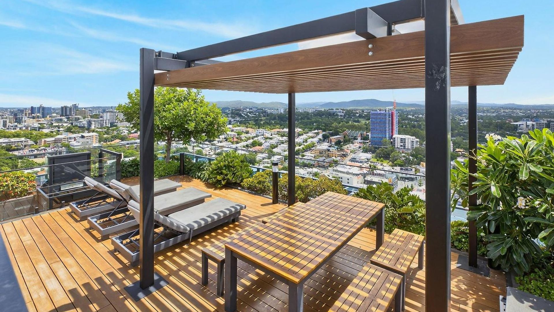 Rooftop Pool 2br In The Heart Of The Valley Apartment *