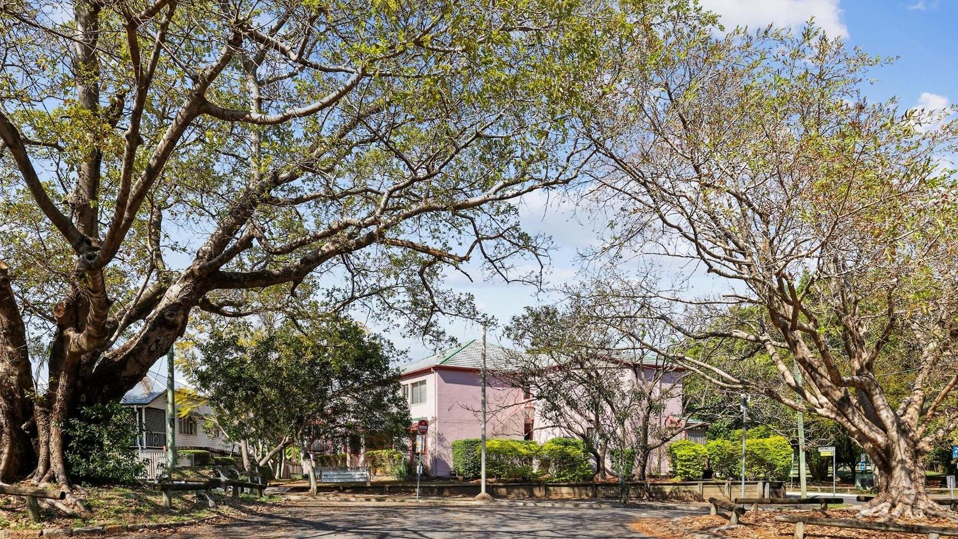 Apartment Comfy Near Gabba With Secure Parking