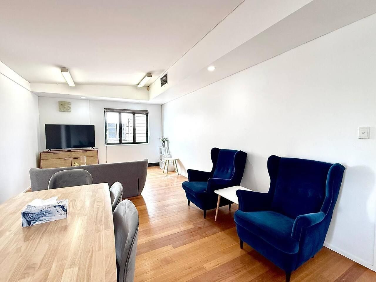 Apartment 5 Bedrooms, 10 Guests - Family & Group Getaway
