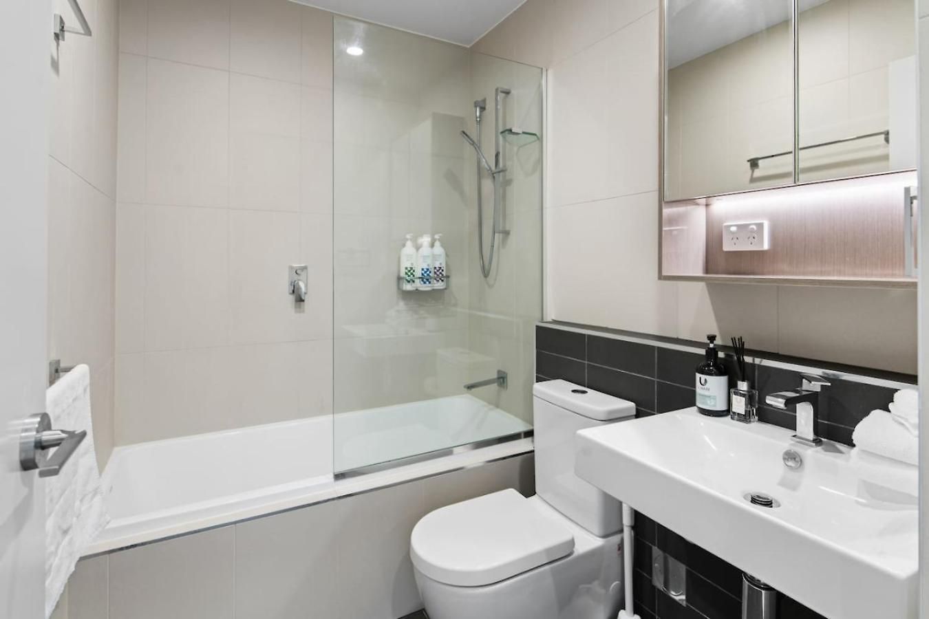 2br Near Plaza And Garden Walk To Bus Easy M3 Brisbane