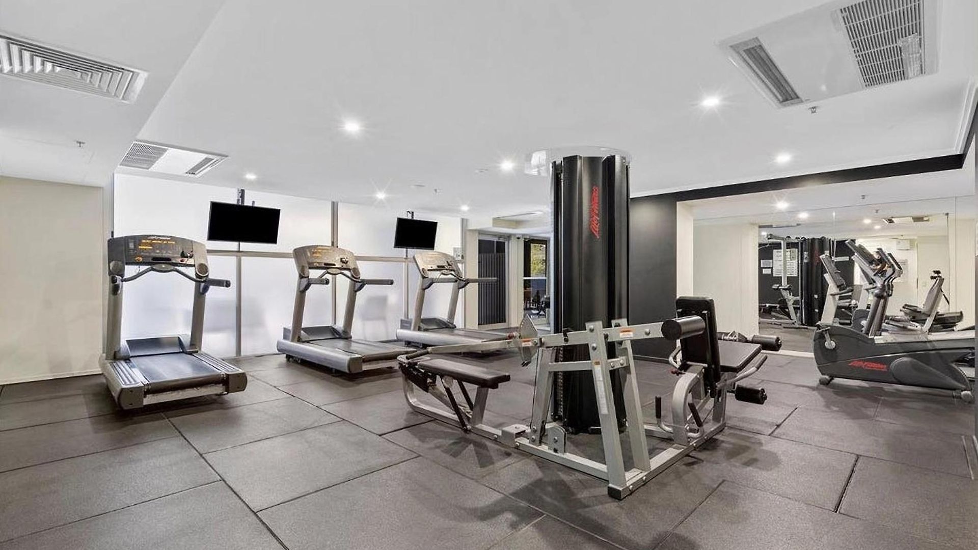Sleeps 4 People - Centre - 100m To New Casino