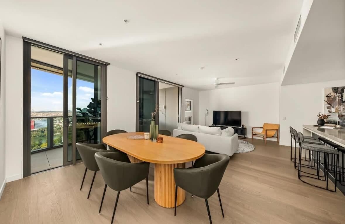 Lavish 3 Bedroom In Queens Wharf With Car Park