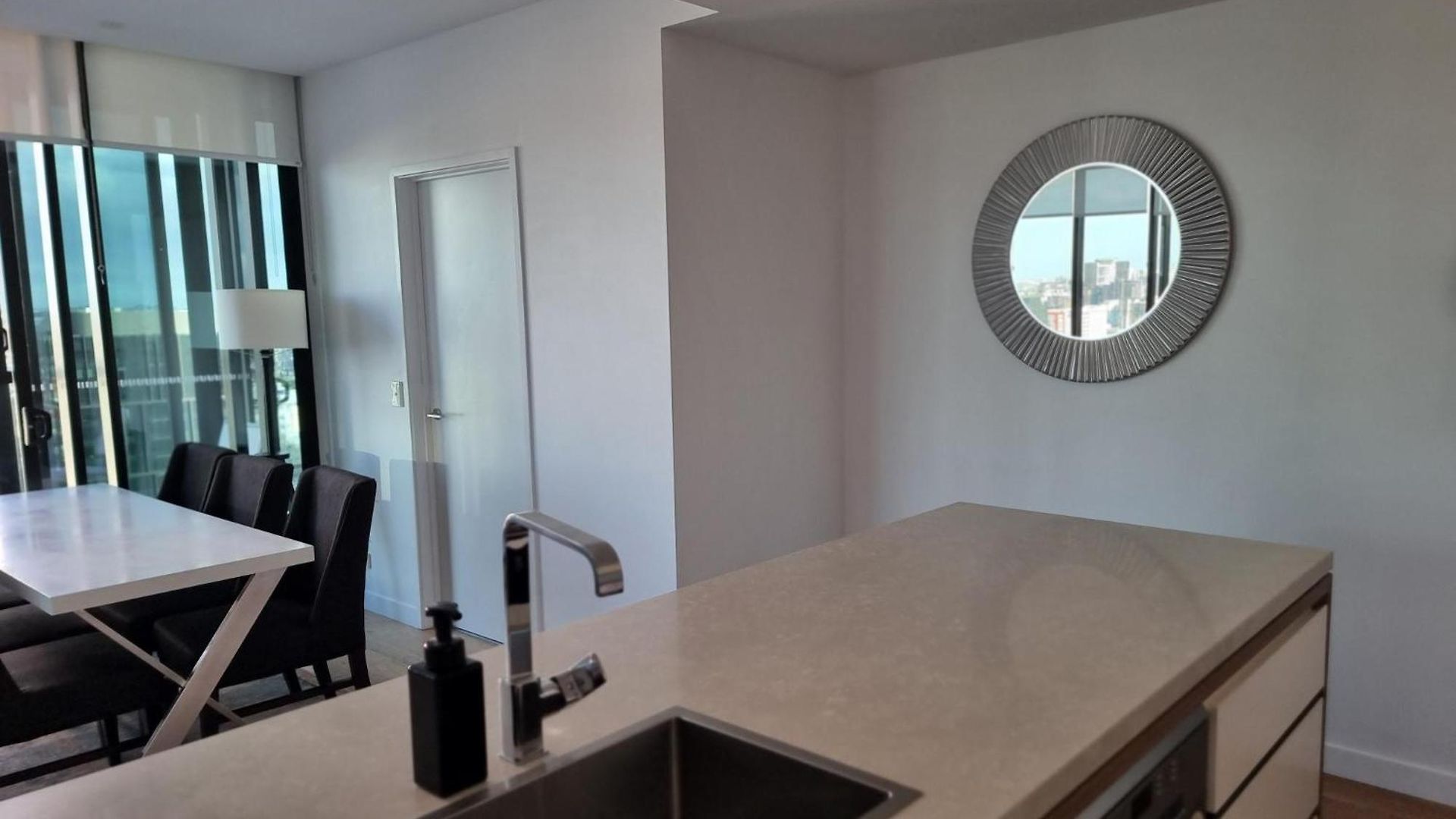 Skyline In Fortitude Valley Apartment