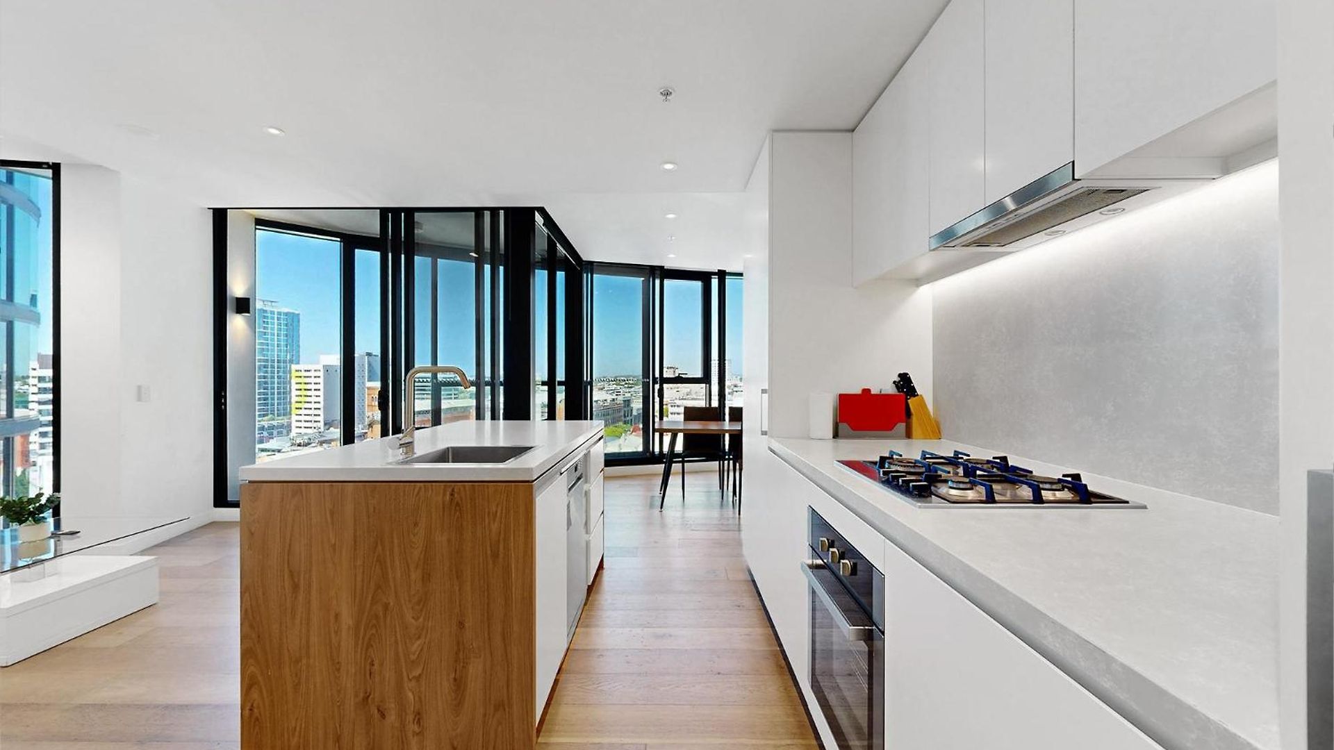 Corner 2 Bed With Views Level 11 - Fortitude Valley Apartment