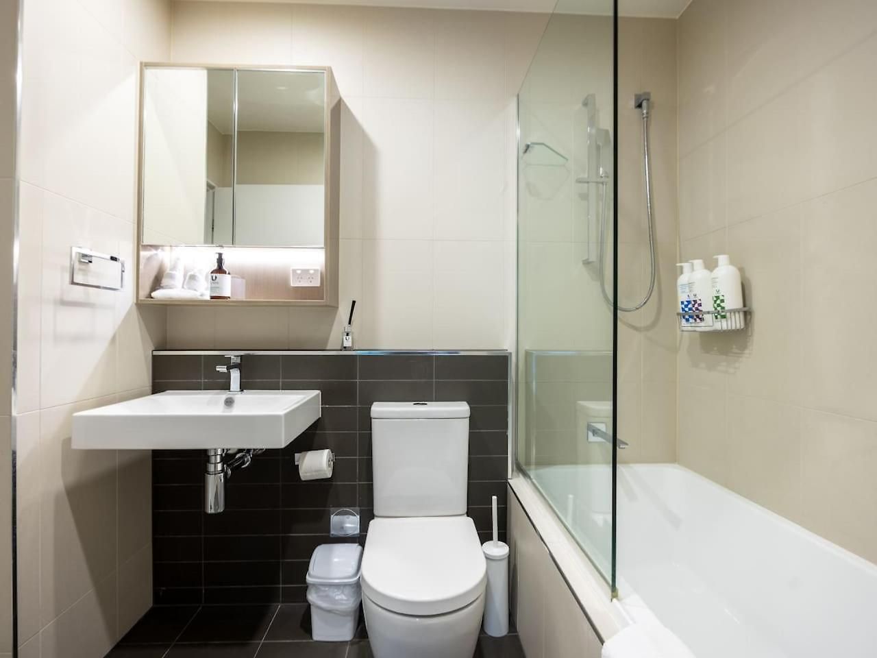 Modern 2br Ducted Ac Parking And Great Location