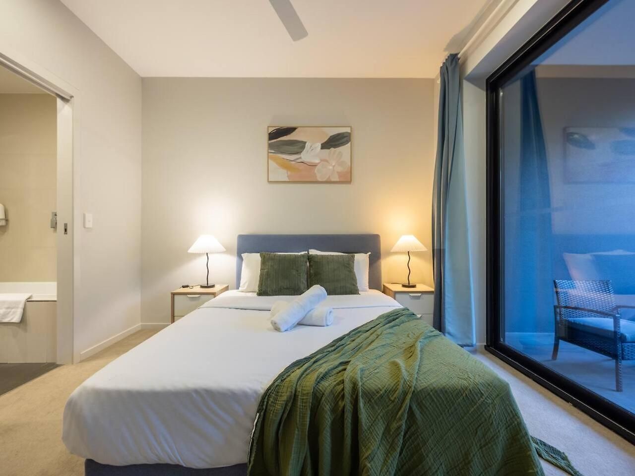 Apartment Modern 2br Ducted Ac Parking And Great Location Brisbane