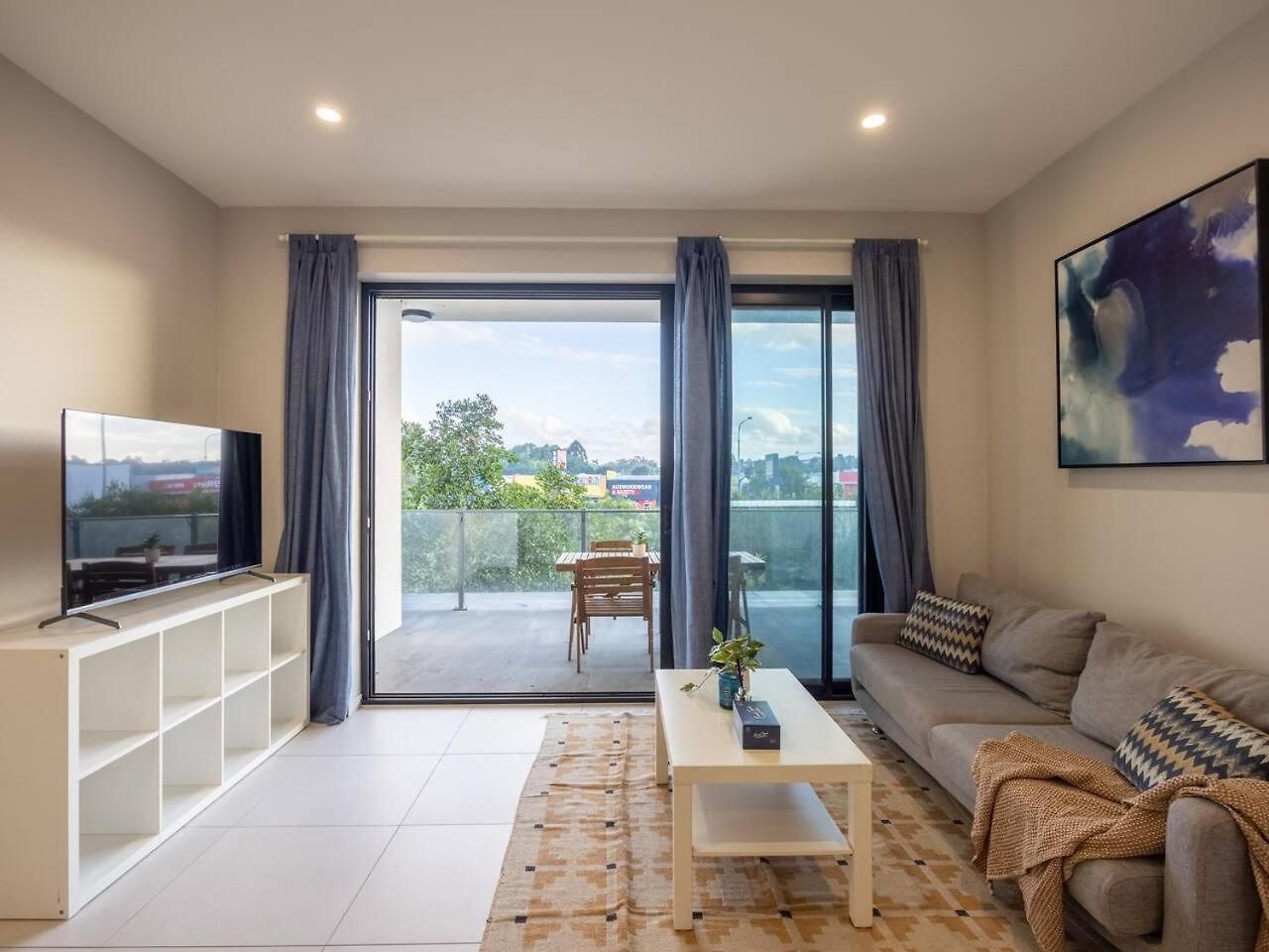 Apartment Xl Balcony Stylish 2br Parking Near Food And Shops