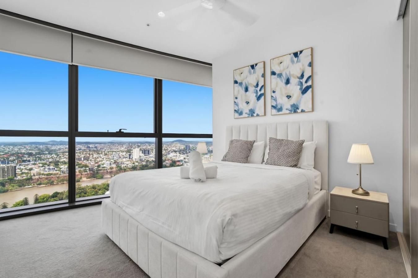 Apartment Level 43 Sweeping Skyline Luxury Designer 1br *